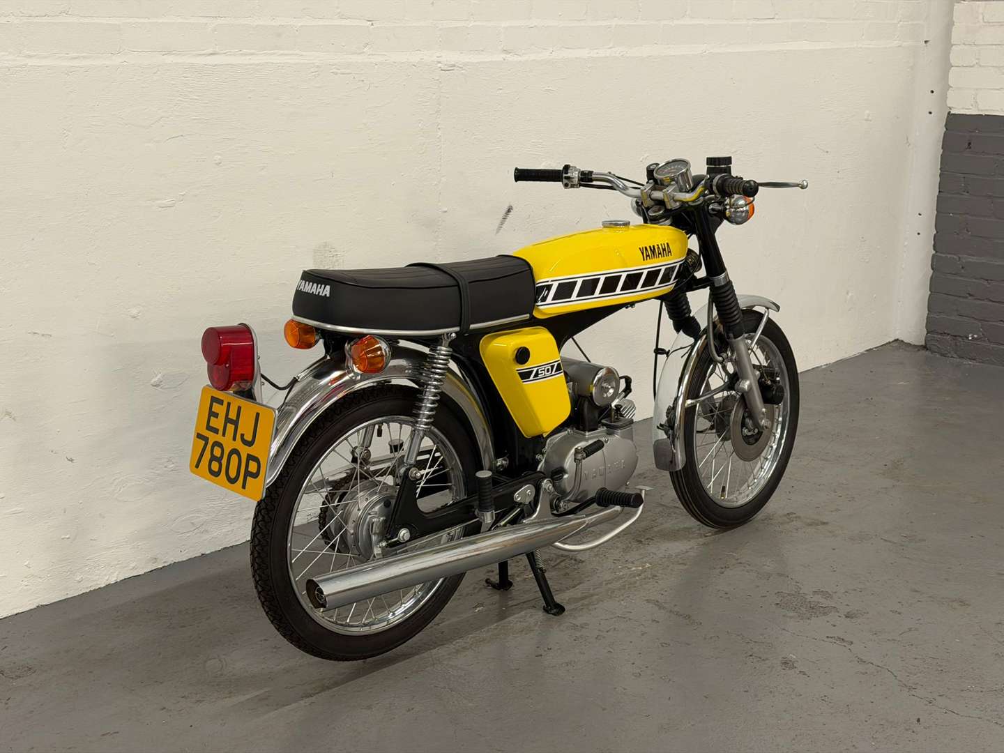 <p>1975 YAMAHA FS1E</p>