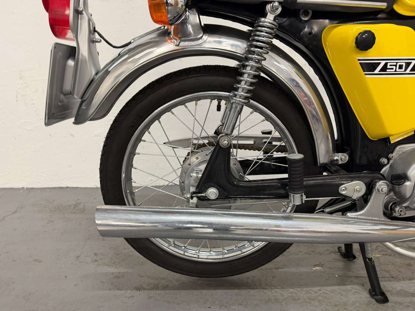 <p>1975 YAMAHA FS1E</p>