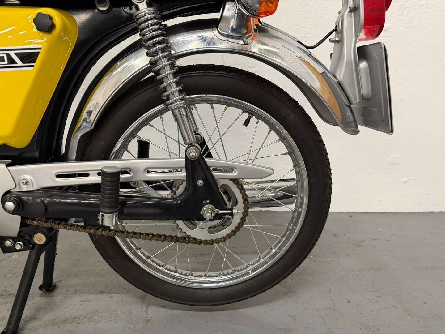 <p>1975 YAMAHA FS1E</p>