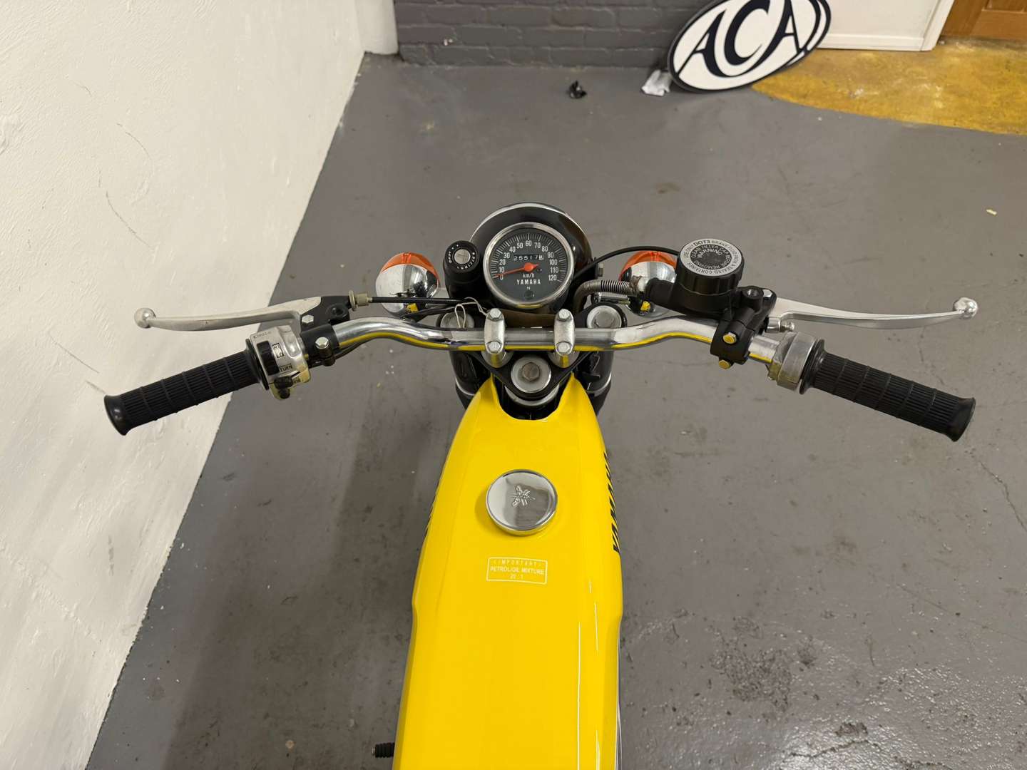 <p>1975 YAMAHA FS1E</p>