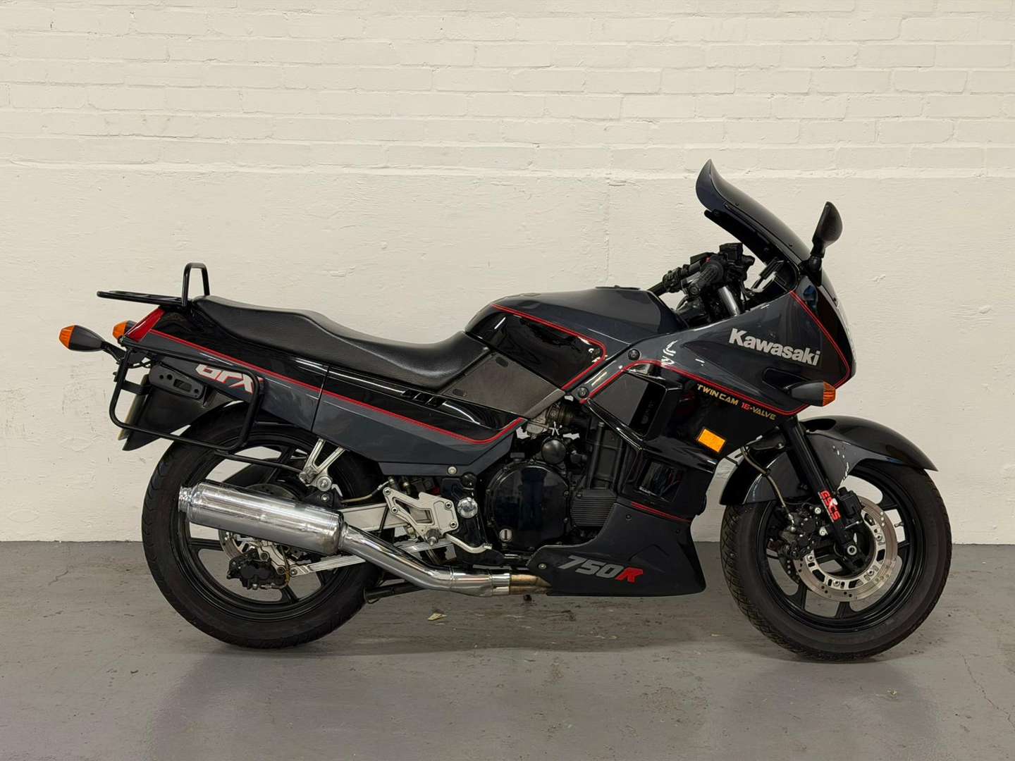 <p>1987 KAWASAKI GPX 750R</p>