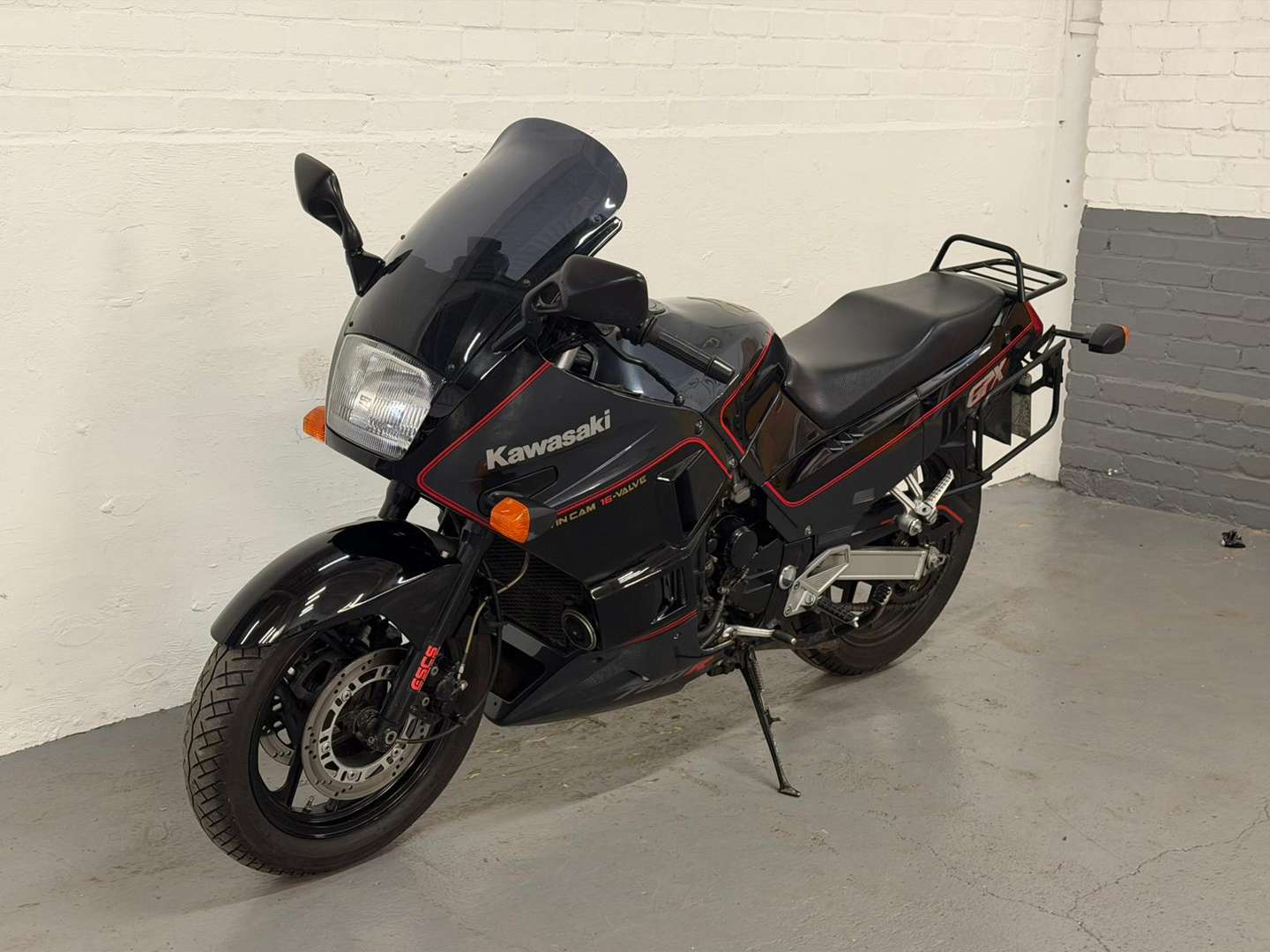 <p>1987 KAWASAKI GPX 750R</p>