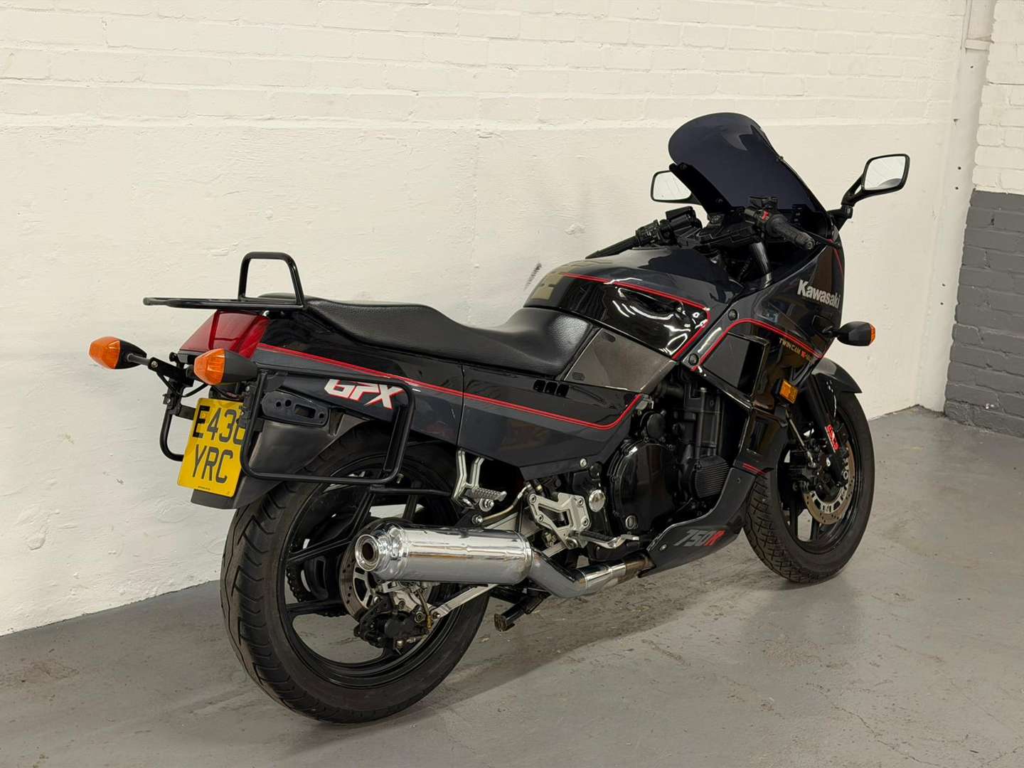 <p>1987 KAWASAKI GPX 750R</p>