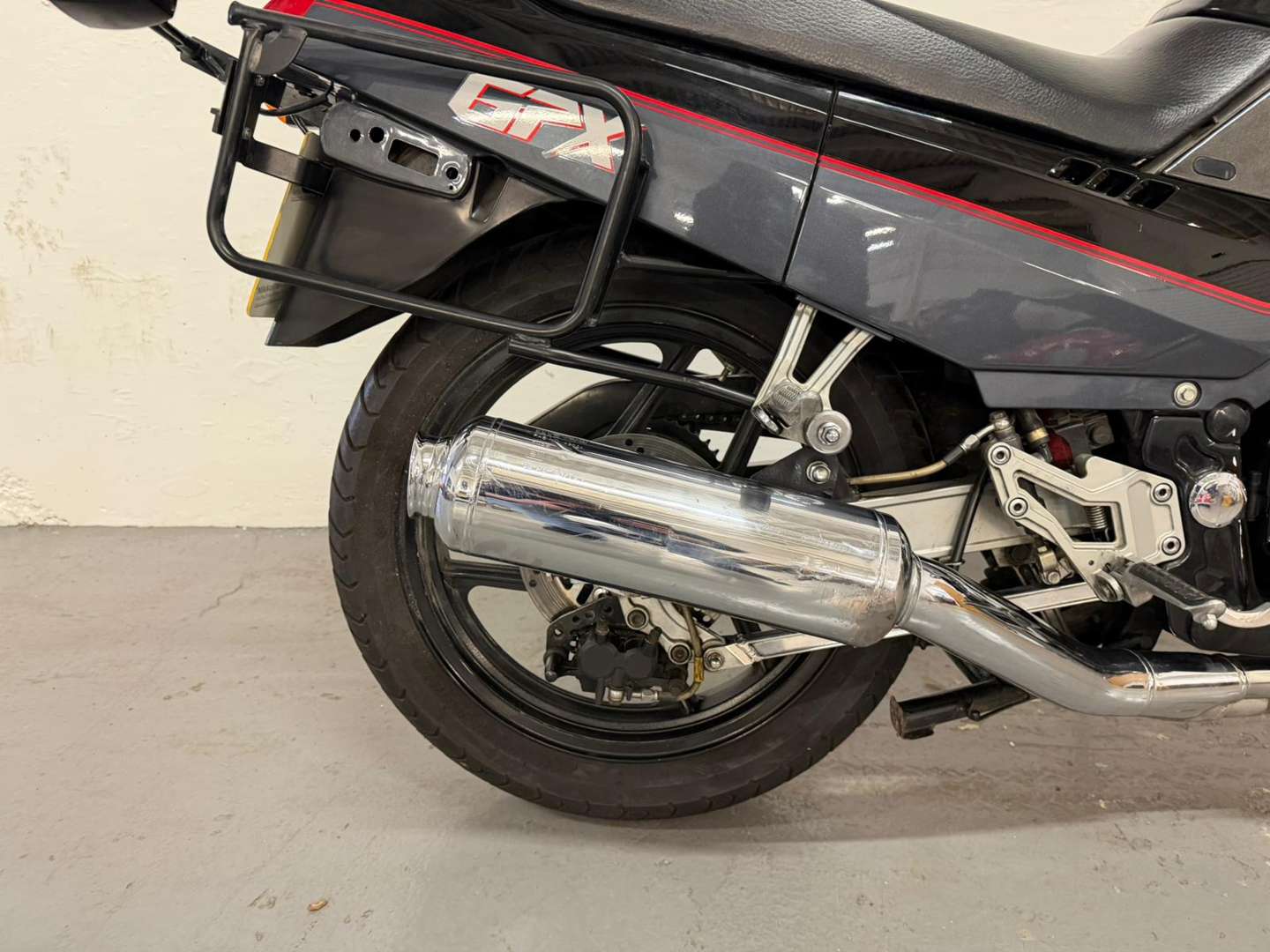 <p>1987 KAWASAKI GPX 750R</p>