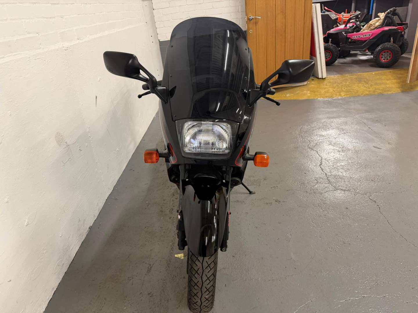 <p>1987 KAWASAKI GPX 750R</p>