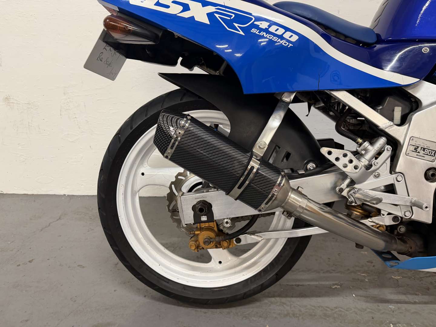 <p>1990 SUZUKI GSXR 400</p>