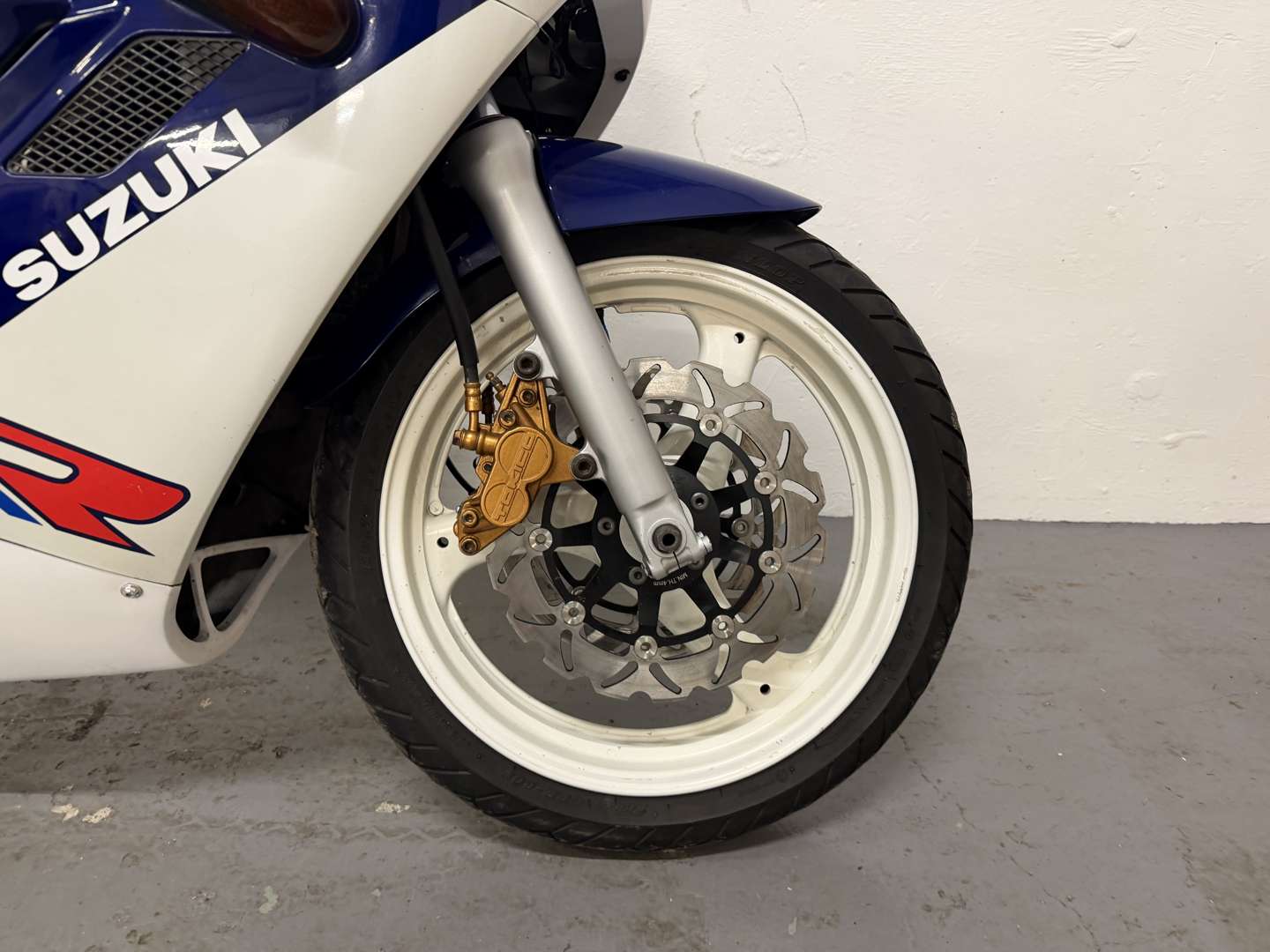 <p>1990 SUZUKI GSXR 400</p>