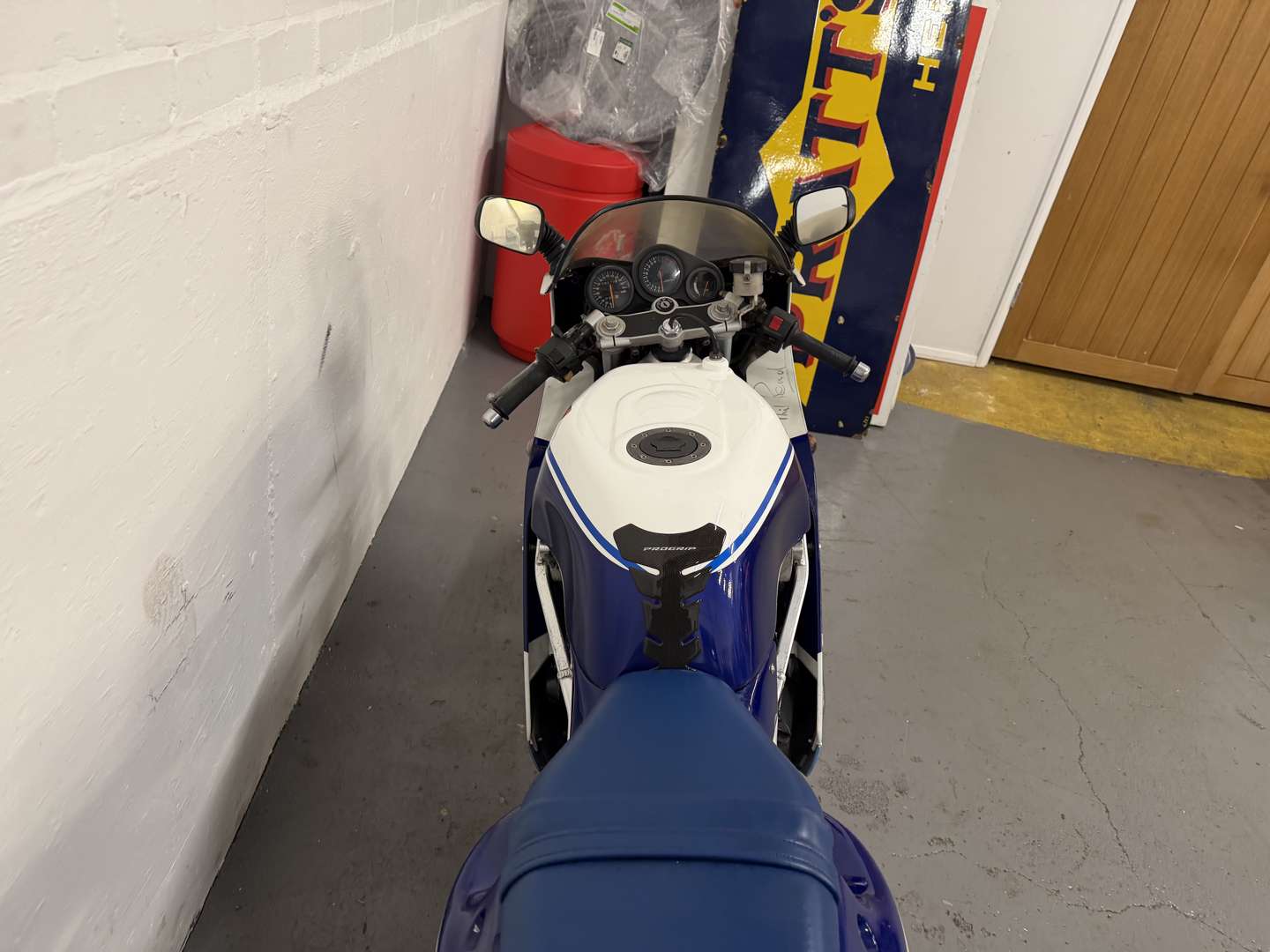 <p>1990 SUZUKI GSXR 400</p>