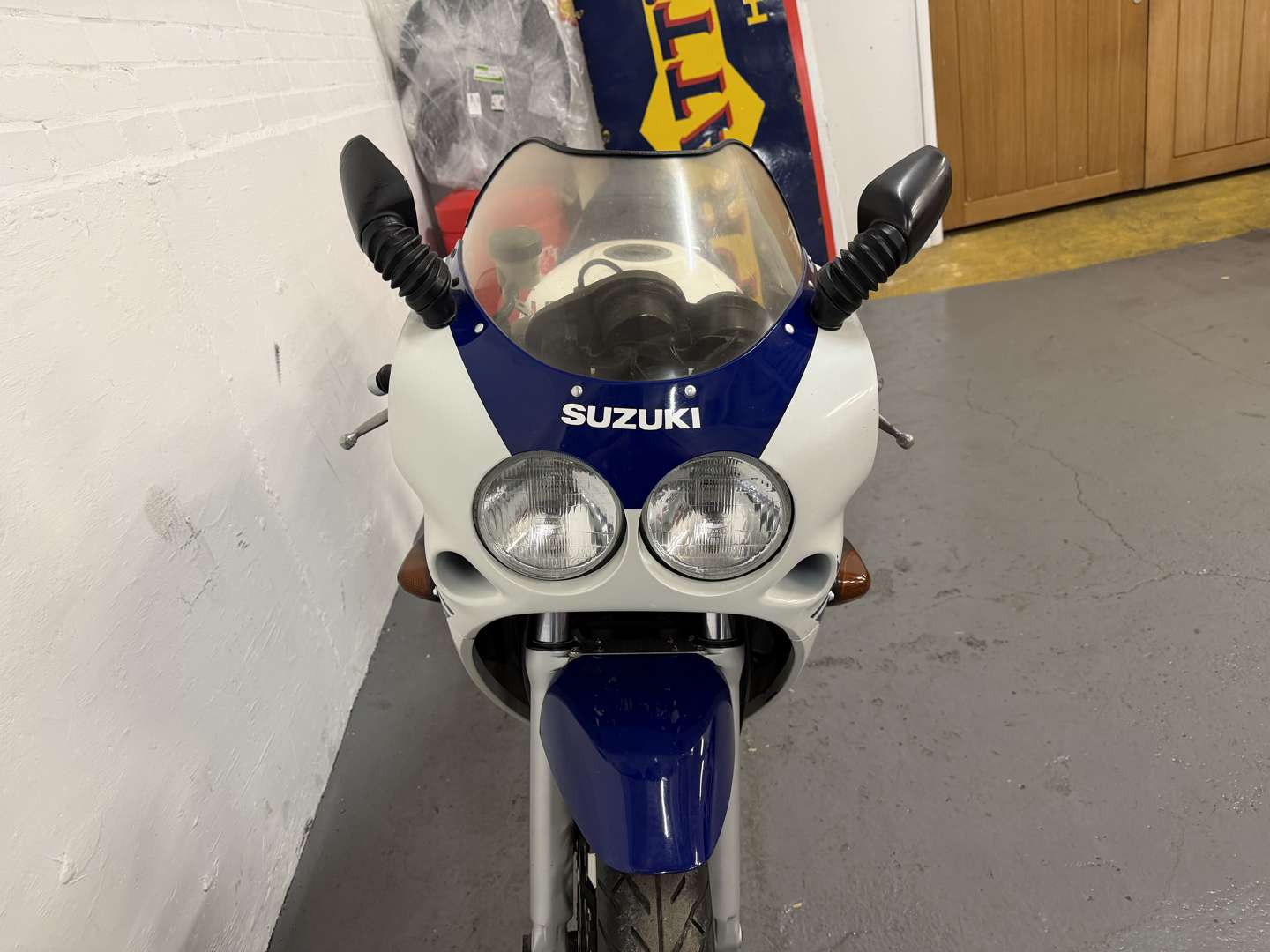 <p>1990 SUZUKI GSXR 400</p>