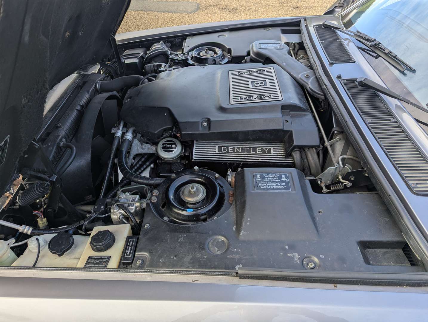 <p>1996 BENTLEY TURBO R LWB</p>