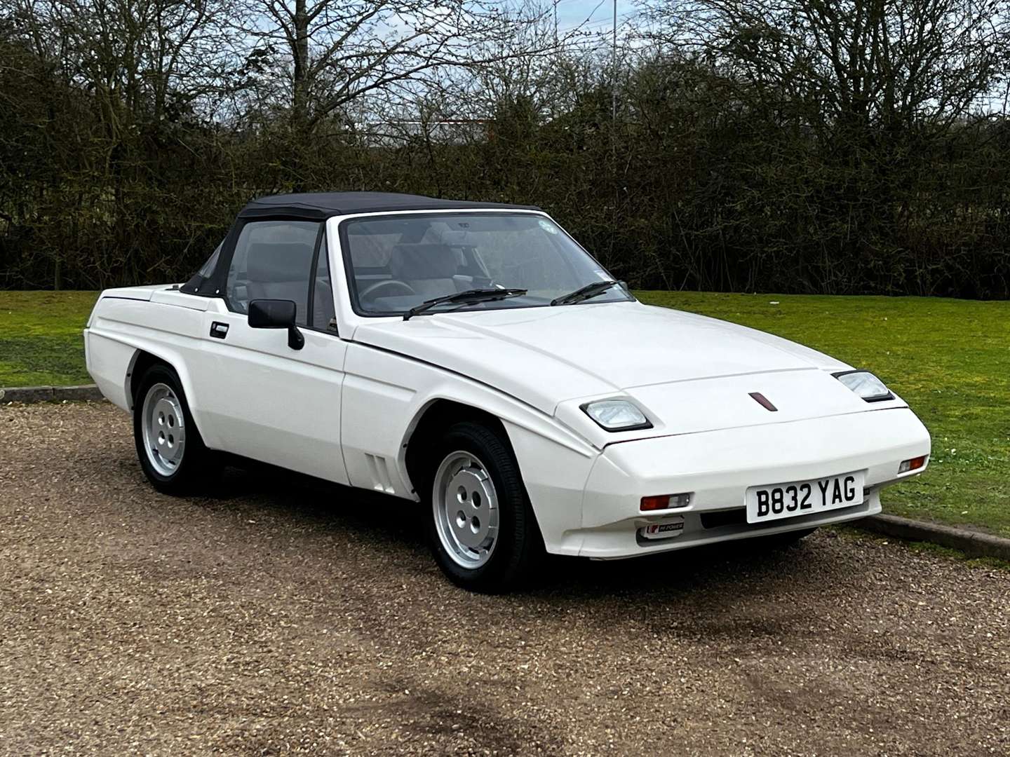 <p>1985 RELIANT SCIMITAR SS1</p>