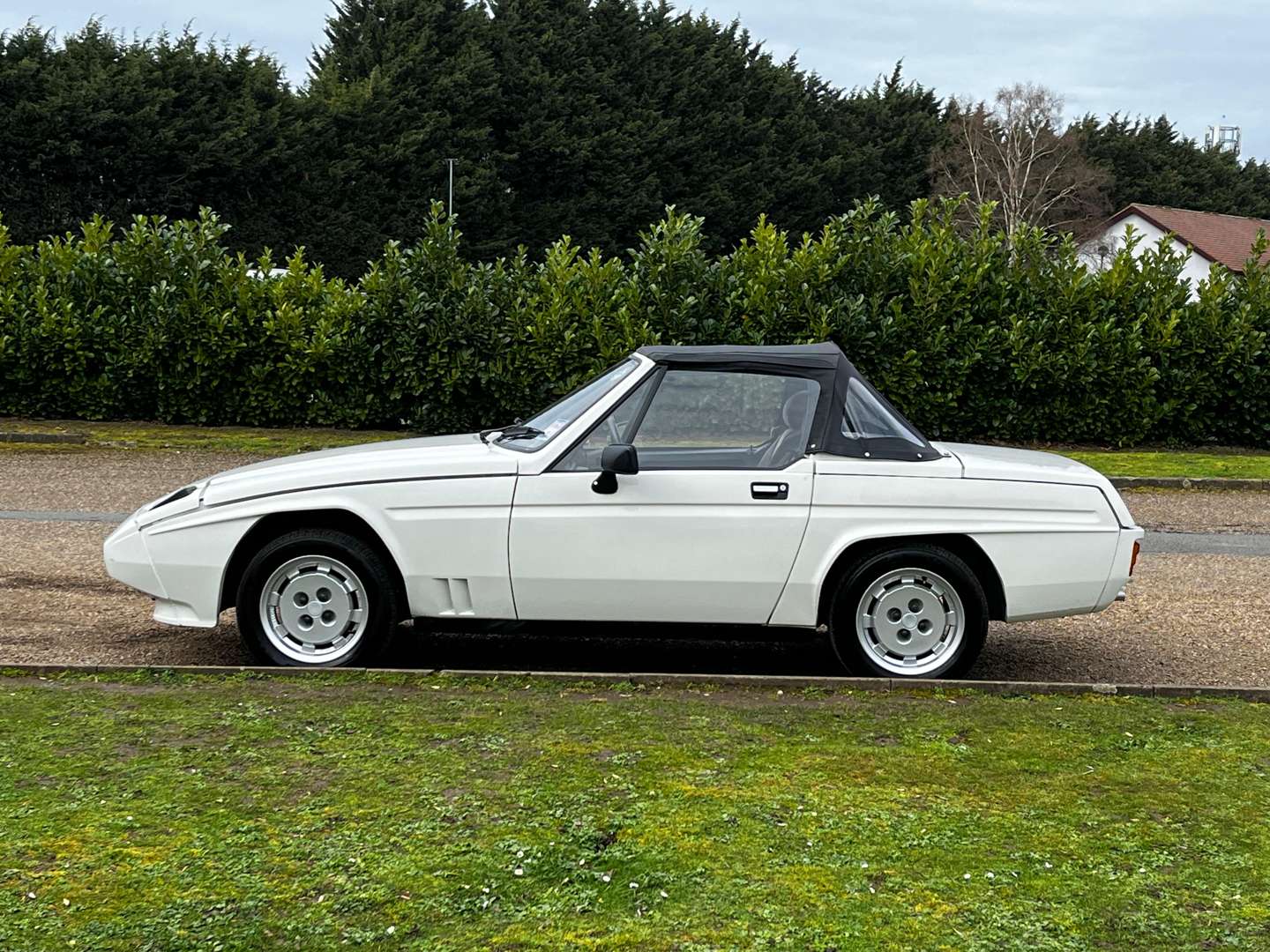 <p>1985 RELIANT SCIMITAR SS1</p>