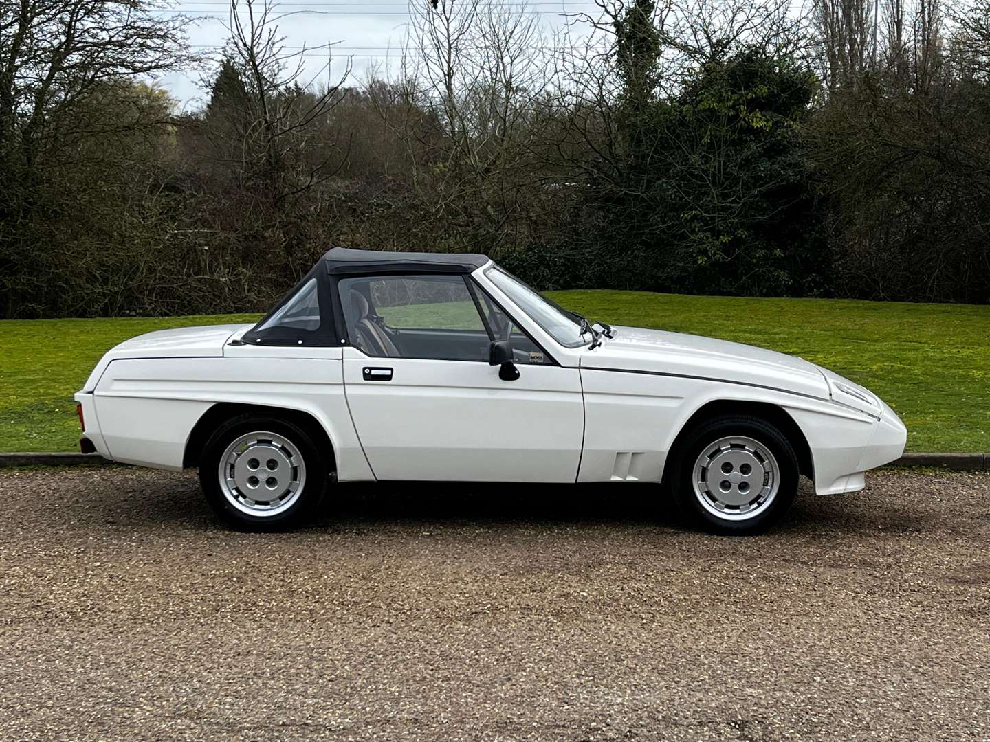 <p>1985 RELIANT SCIMITAR SS1</p>