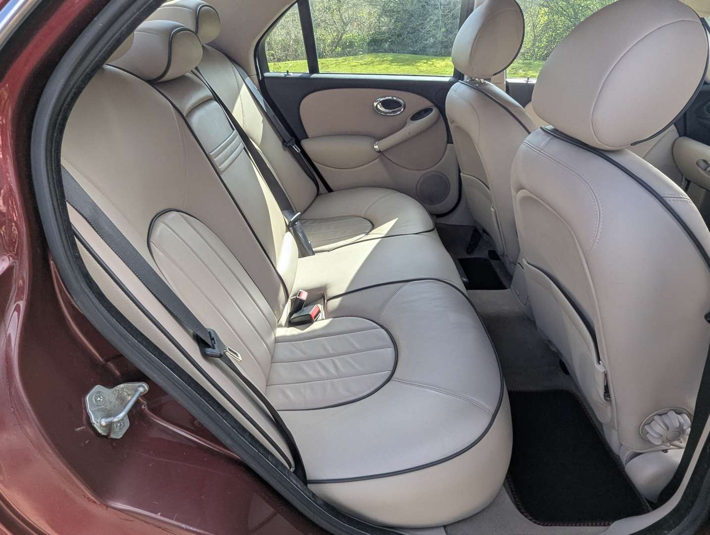 <p>2001 ROVER 73 CONNOISSEUR AUTO</p>