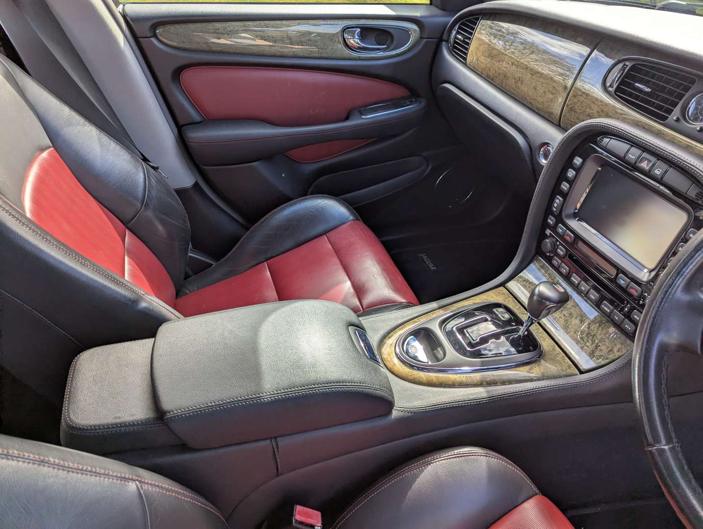 <p>2003 JAGUAR XJR V8 SUPERCHARGE AUTO</p>