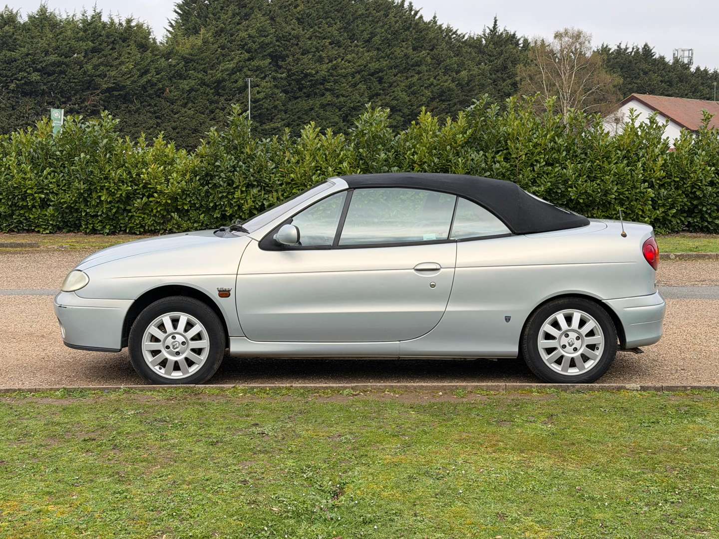 <p>2002 RENAULT MEGANE DYNAMIQUE + CABRIO</p>