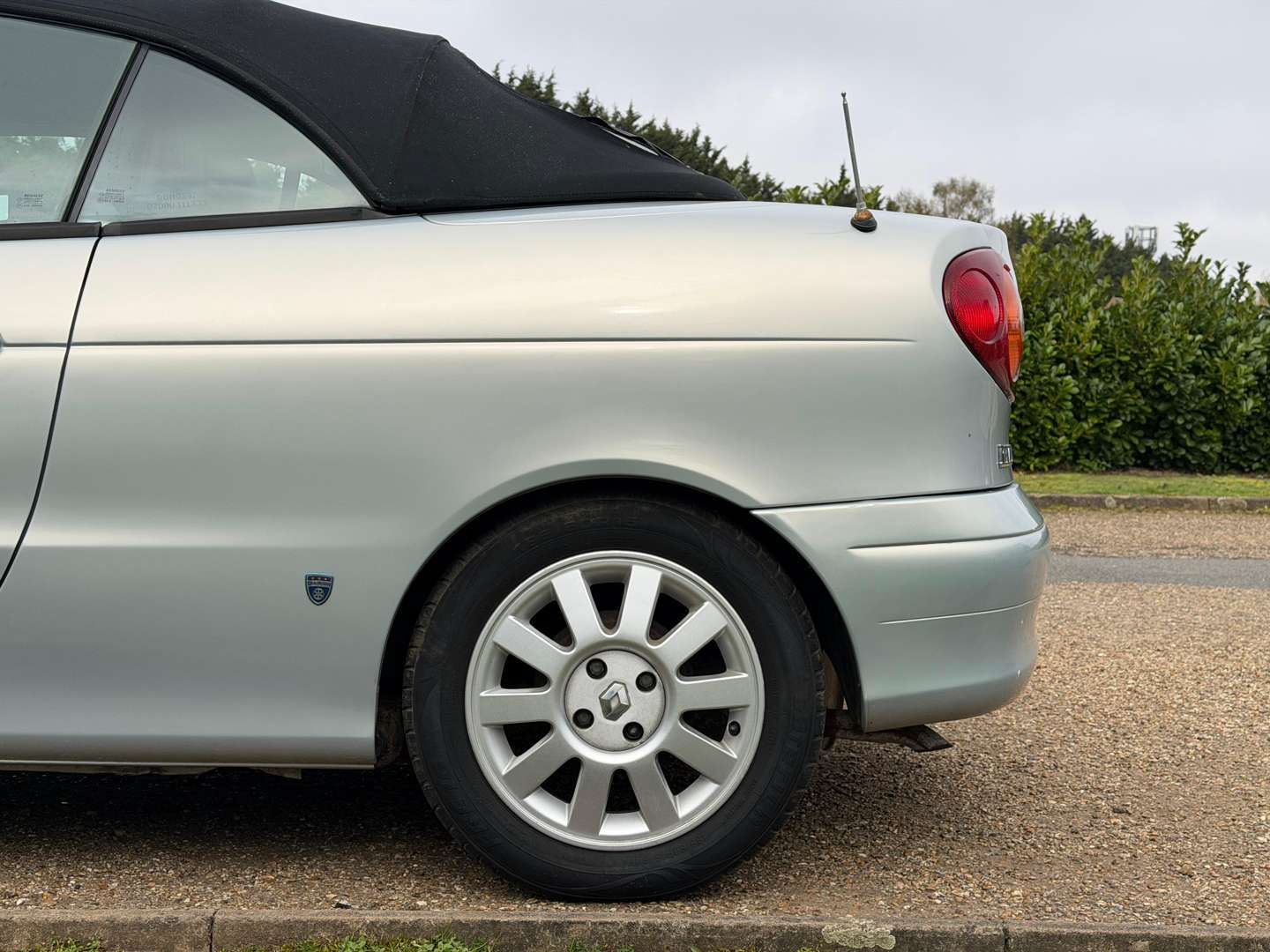 <p>2002 RENAULT MEGANE DYNAMIQUE + CABRIO</p>