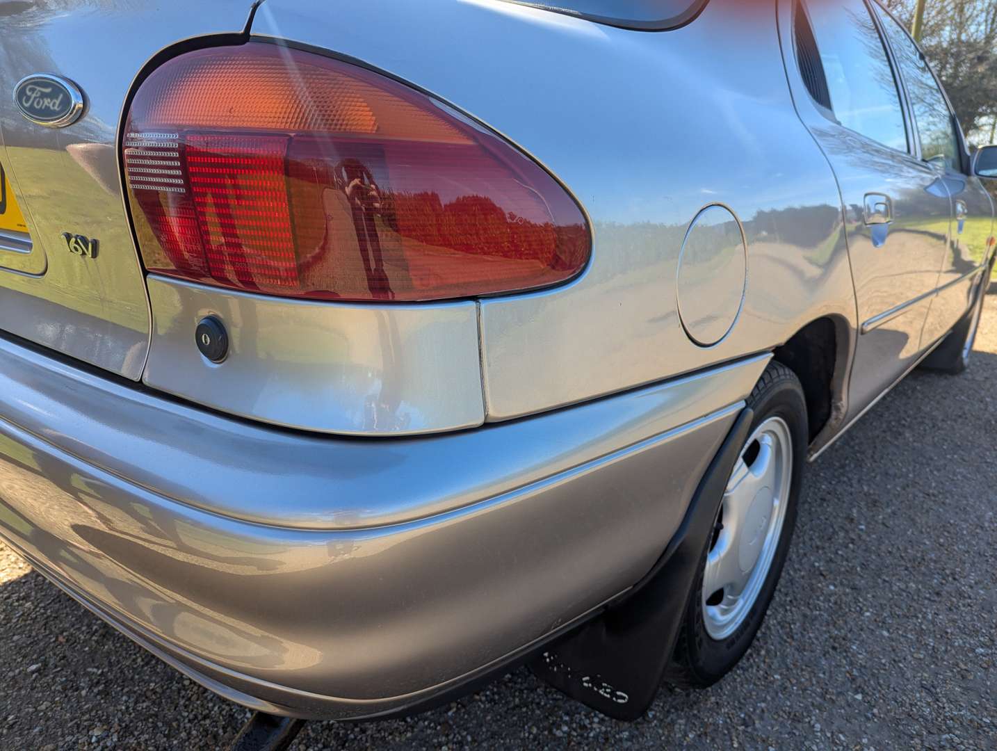 <p>1993 FORD MONDEO 2.0 GHIA</p>