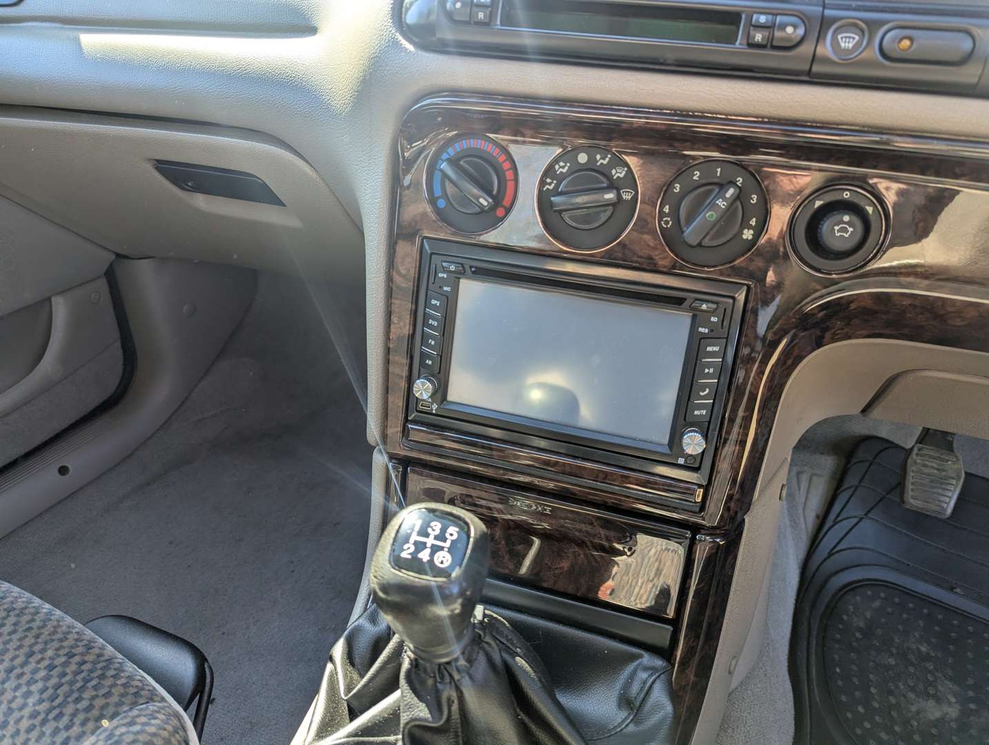 <p>1993 FORD MONDEO 2.0 GHIA</p>