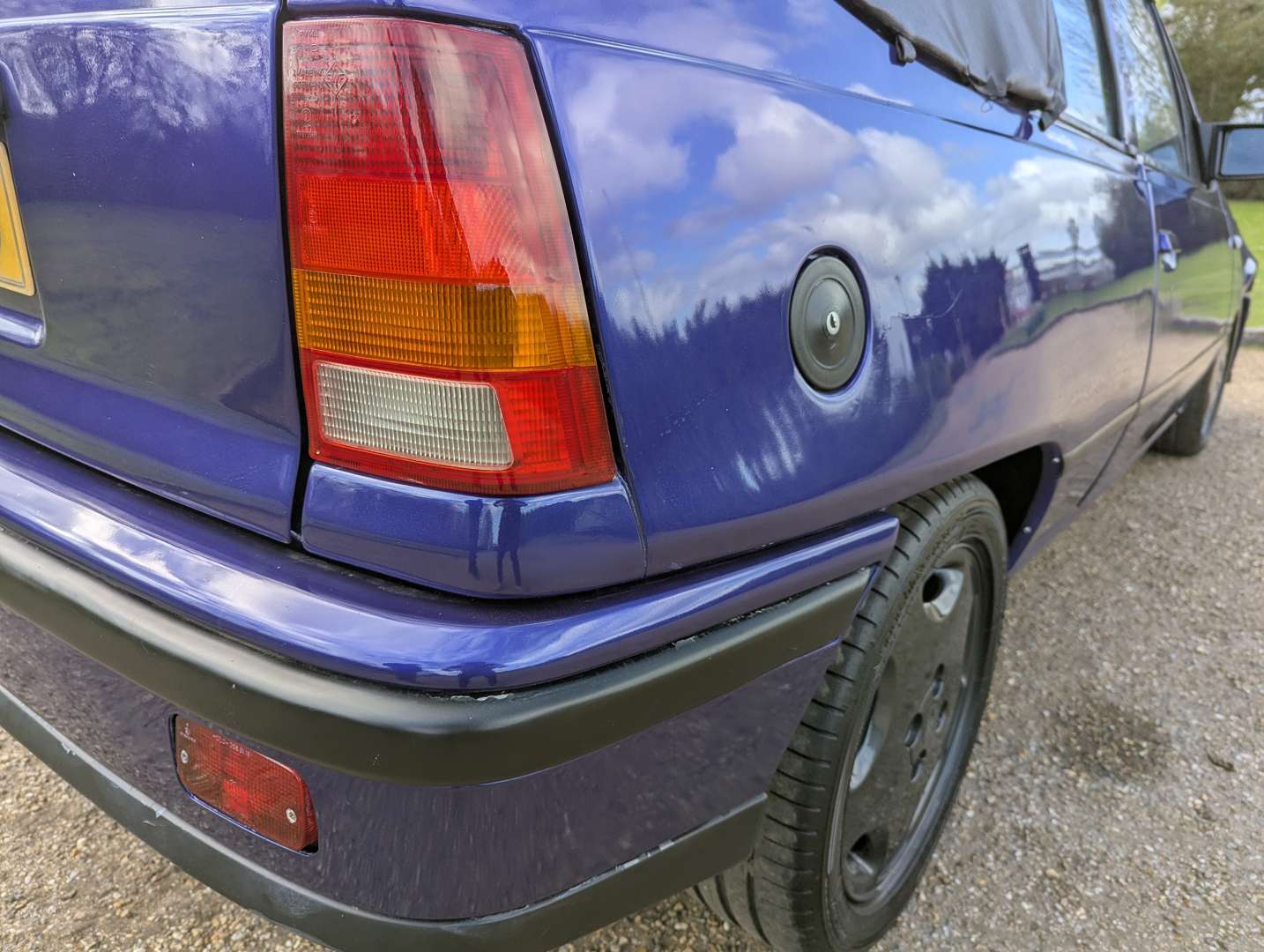 <p>1989 VAUXHALL ASTRA CONVERTIBLE</p>