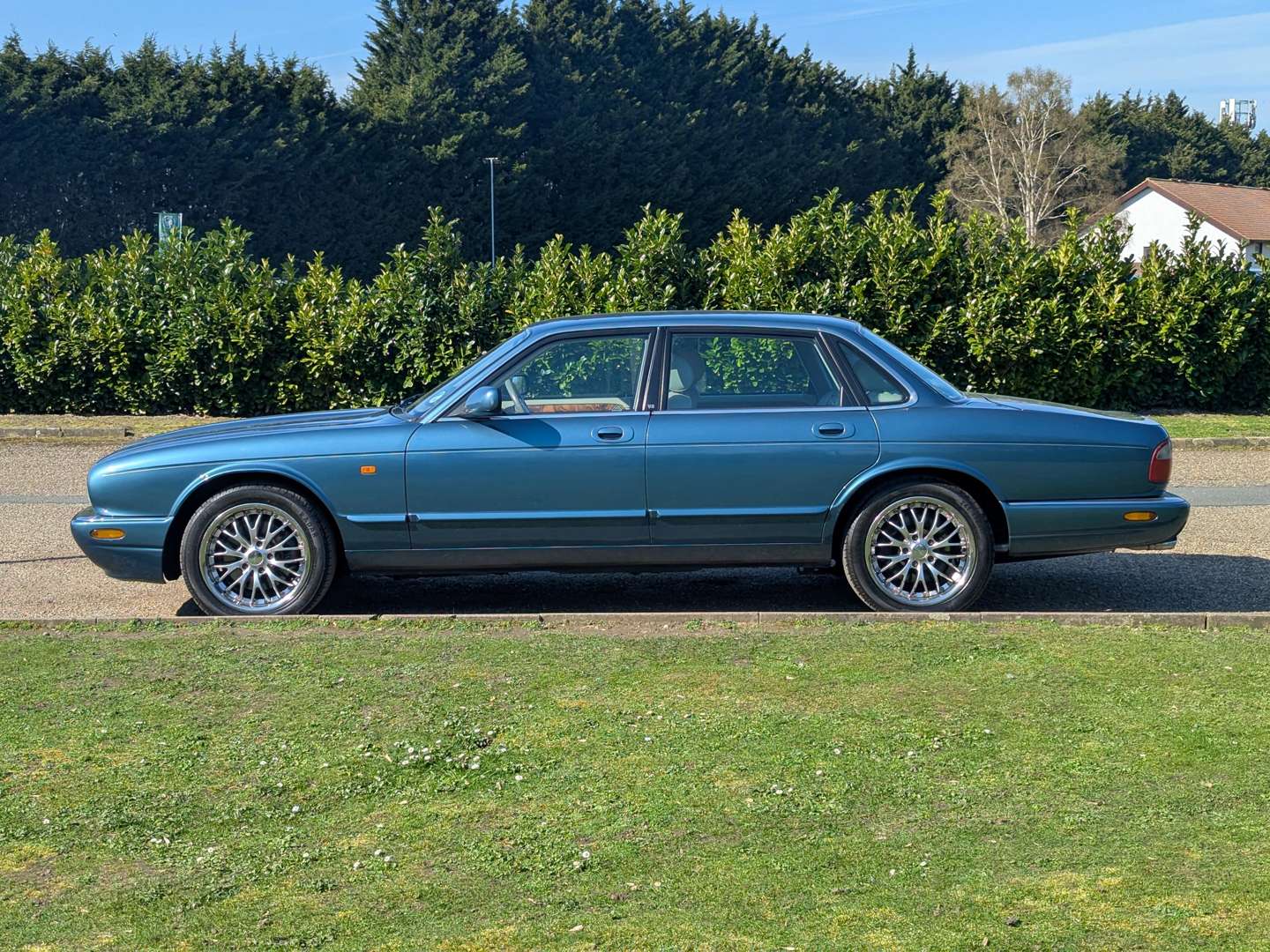 <p>1998 JAGUAR XJ8 3.2 AUTO</p>