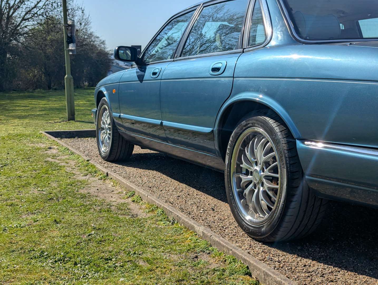 <p>1998 JAGUAR XJ8 3.2 AUTO</p>