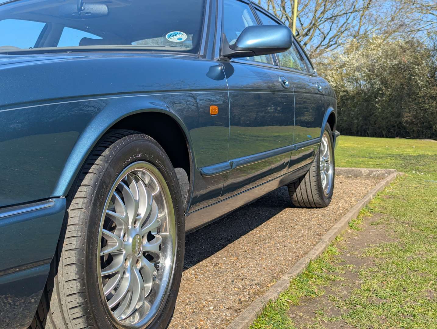 <p>1998 JAGUAR XJ8 3.2 AUTO</p>