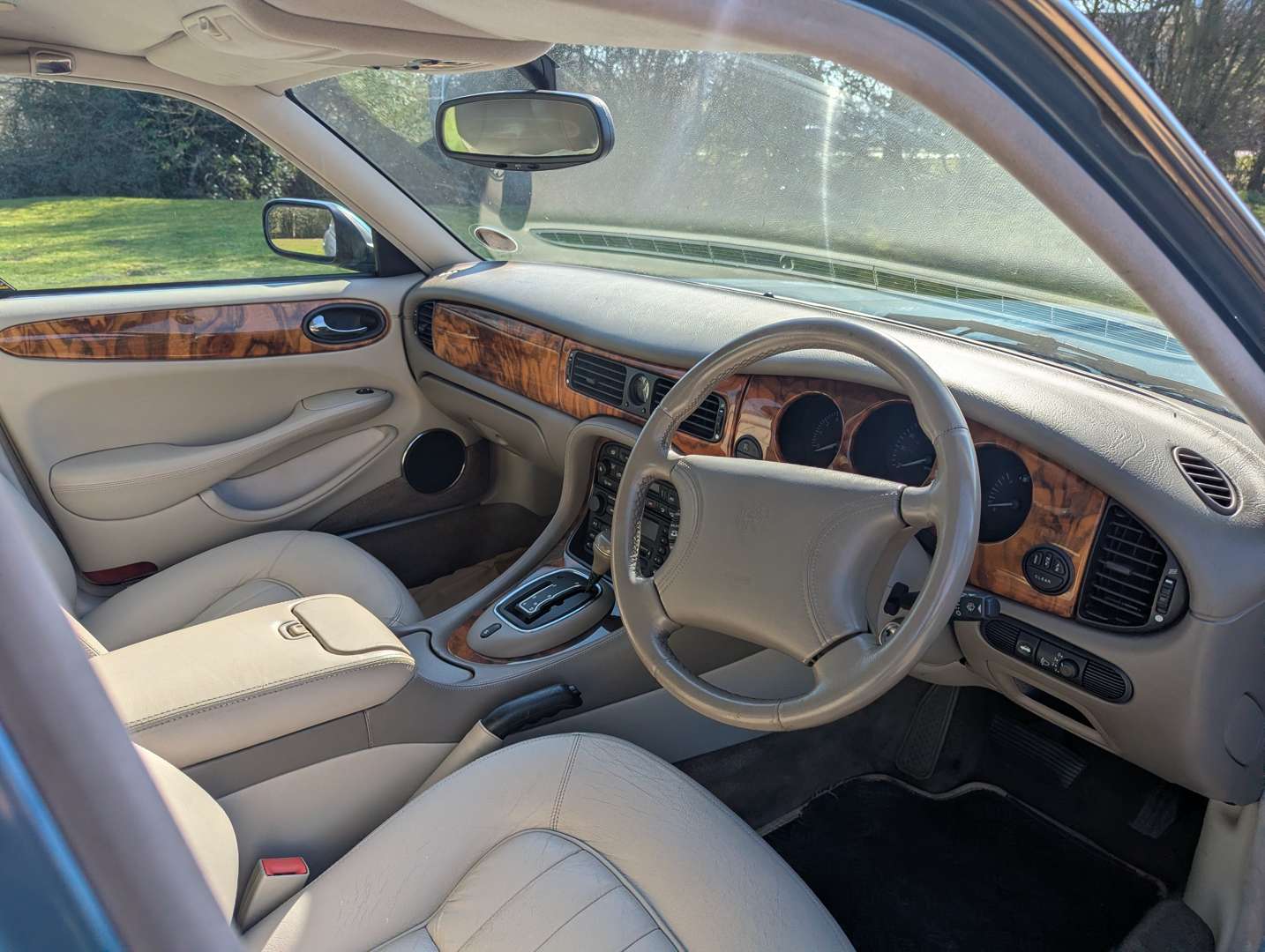 <p>1998 JAGUAR XJ8 3.2 AUTO</p>