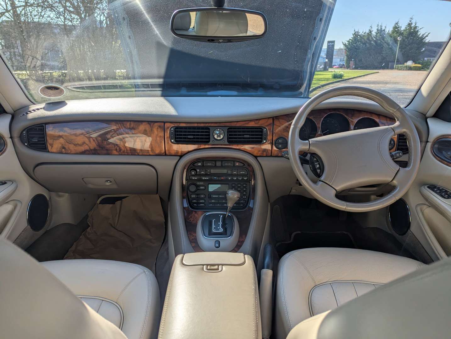 <p>1998 JAGUAR XJ8 3.2 AUTO</p>