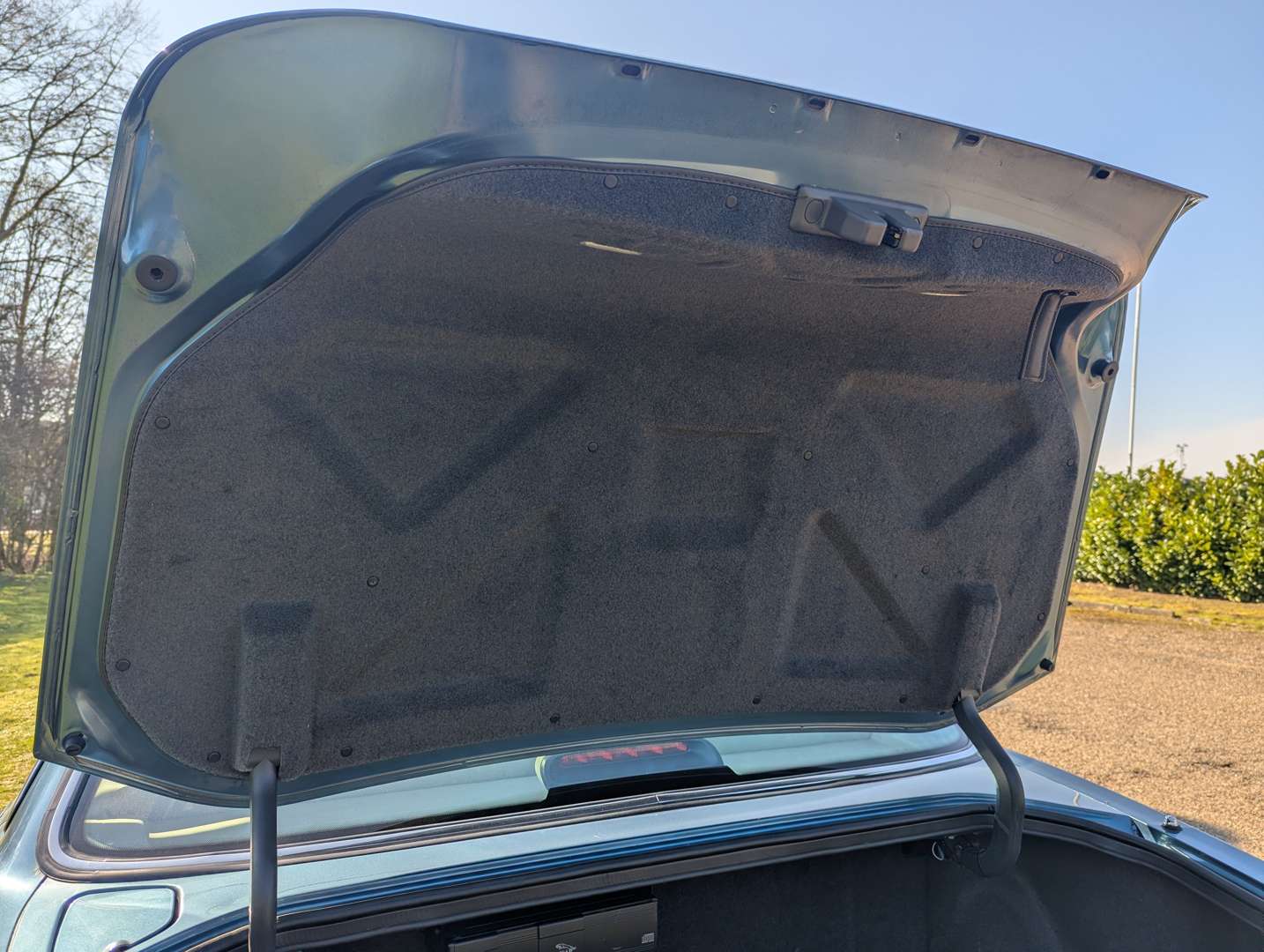 <p>1998 JAGUAR XJ8 3.2 AUTO</p>