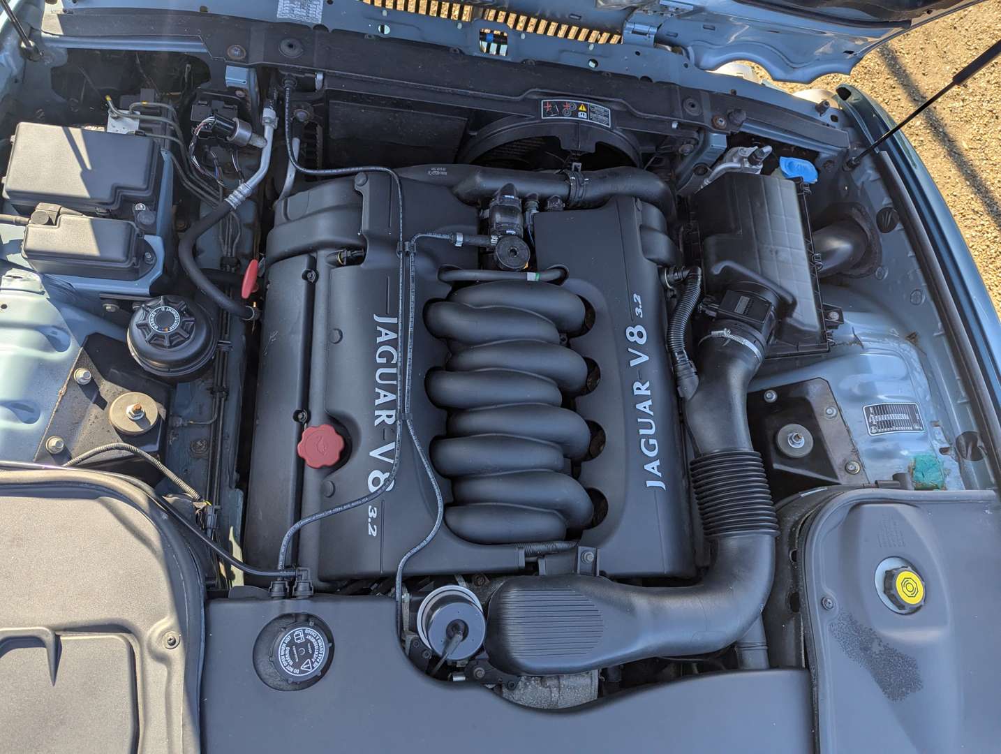 <p>1998 JAGUAR XJ8 3.2 AUTO</p>