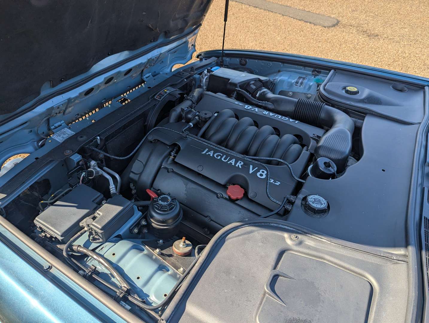 <p>1998 JAGUAR XJ8 3.2 AUTO</p>