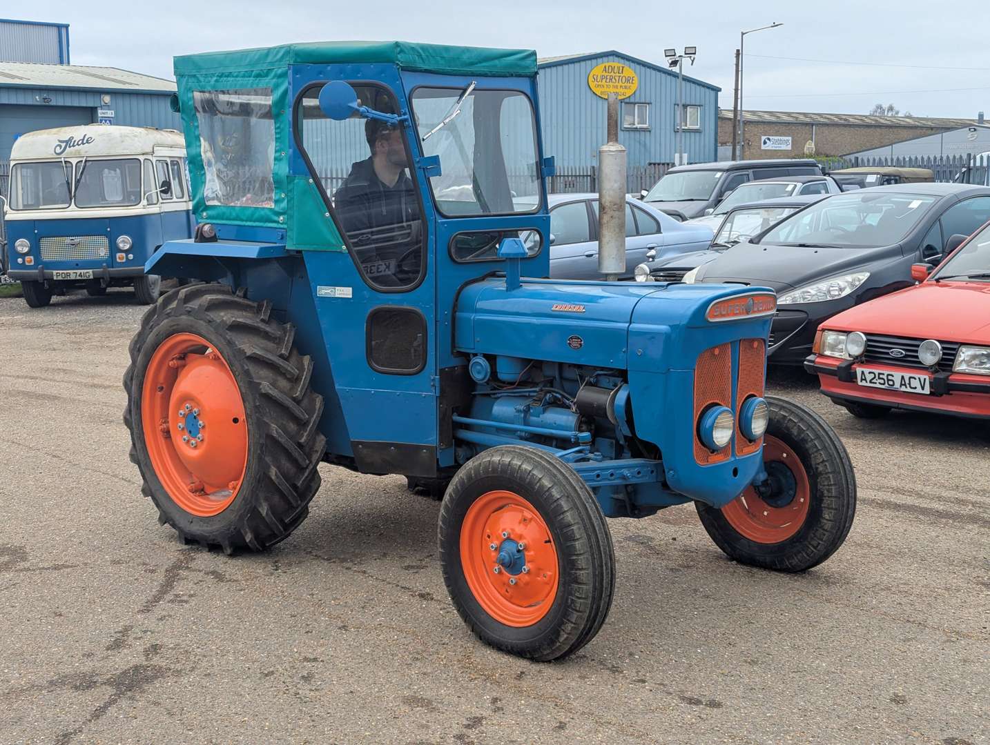 <p>1963 FORDSON SUPER DEXTA</p>