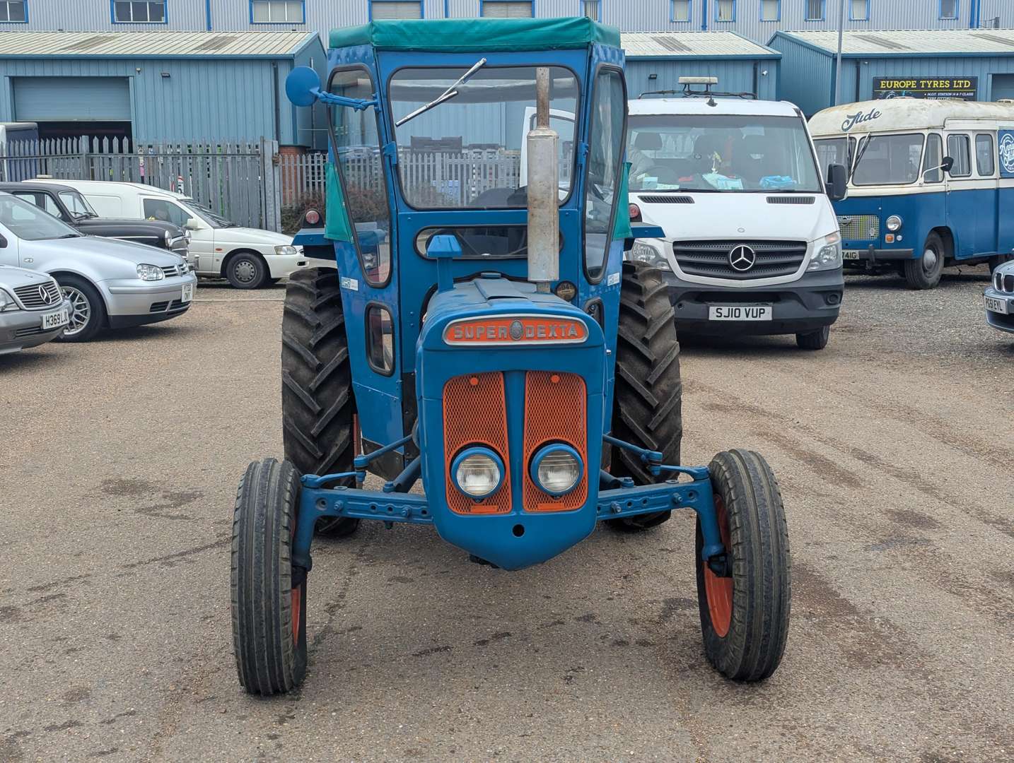 <p>1963 FORDSON SUPER DEXTA</p>
