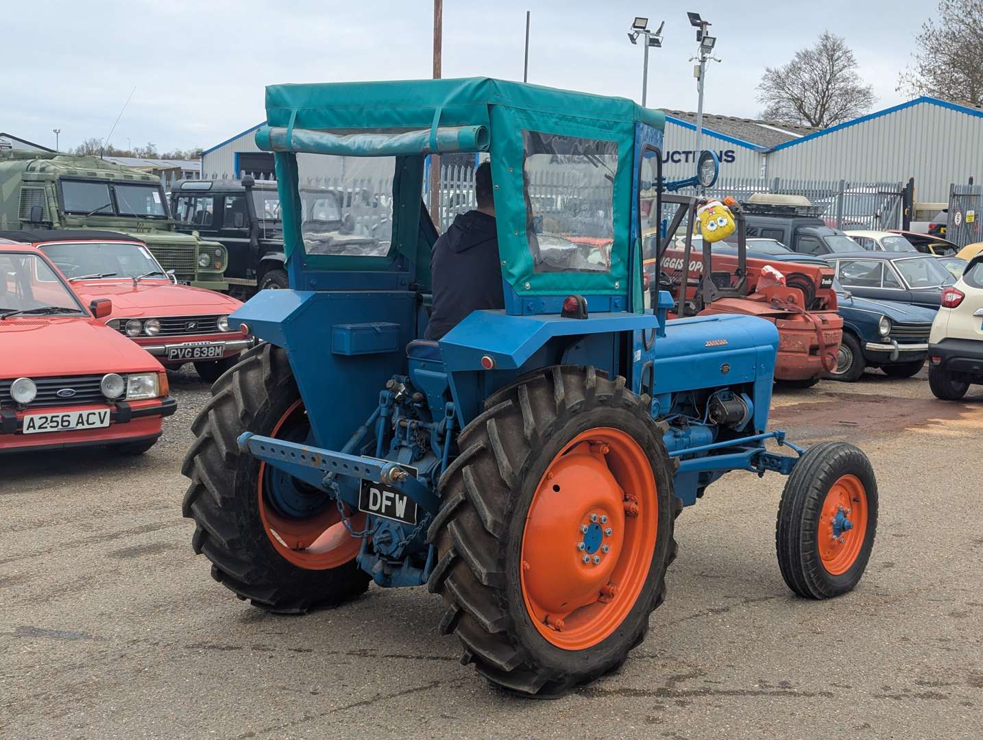 <p>1963 FORDSON SUPER DEXTA</p>