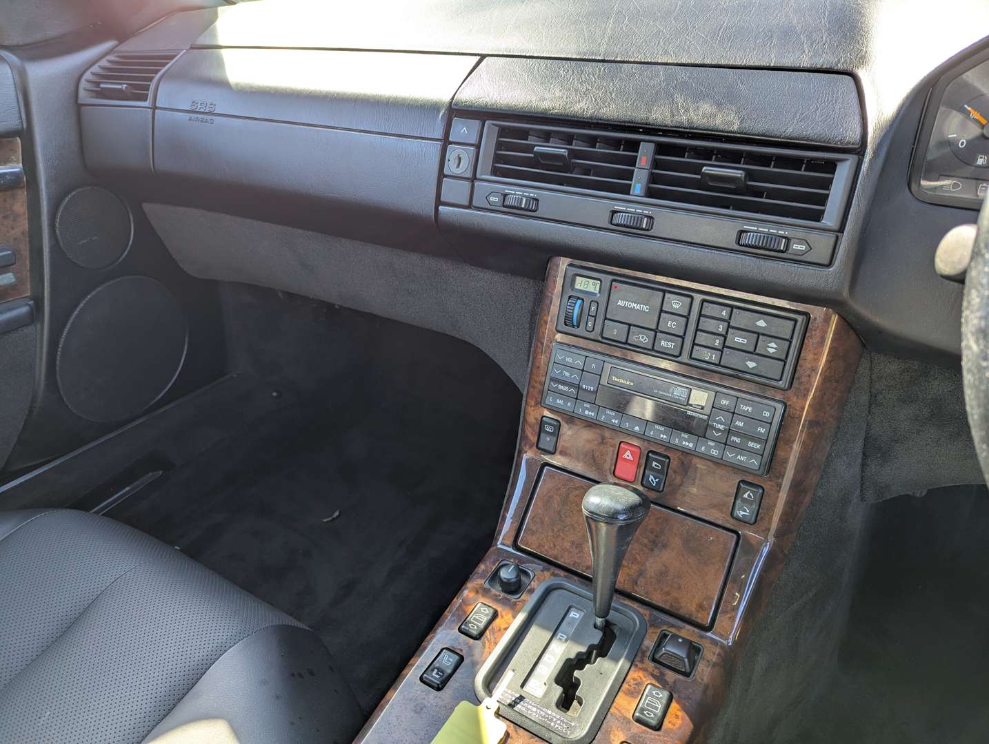 <p>1990 MERCEDES 500 SL R129</p>