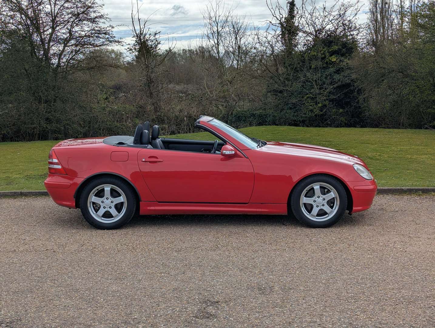 <p>2002 MERCEDES 320 SLK R170</p>