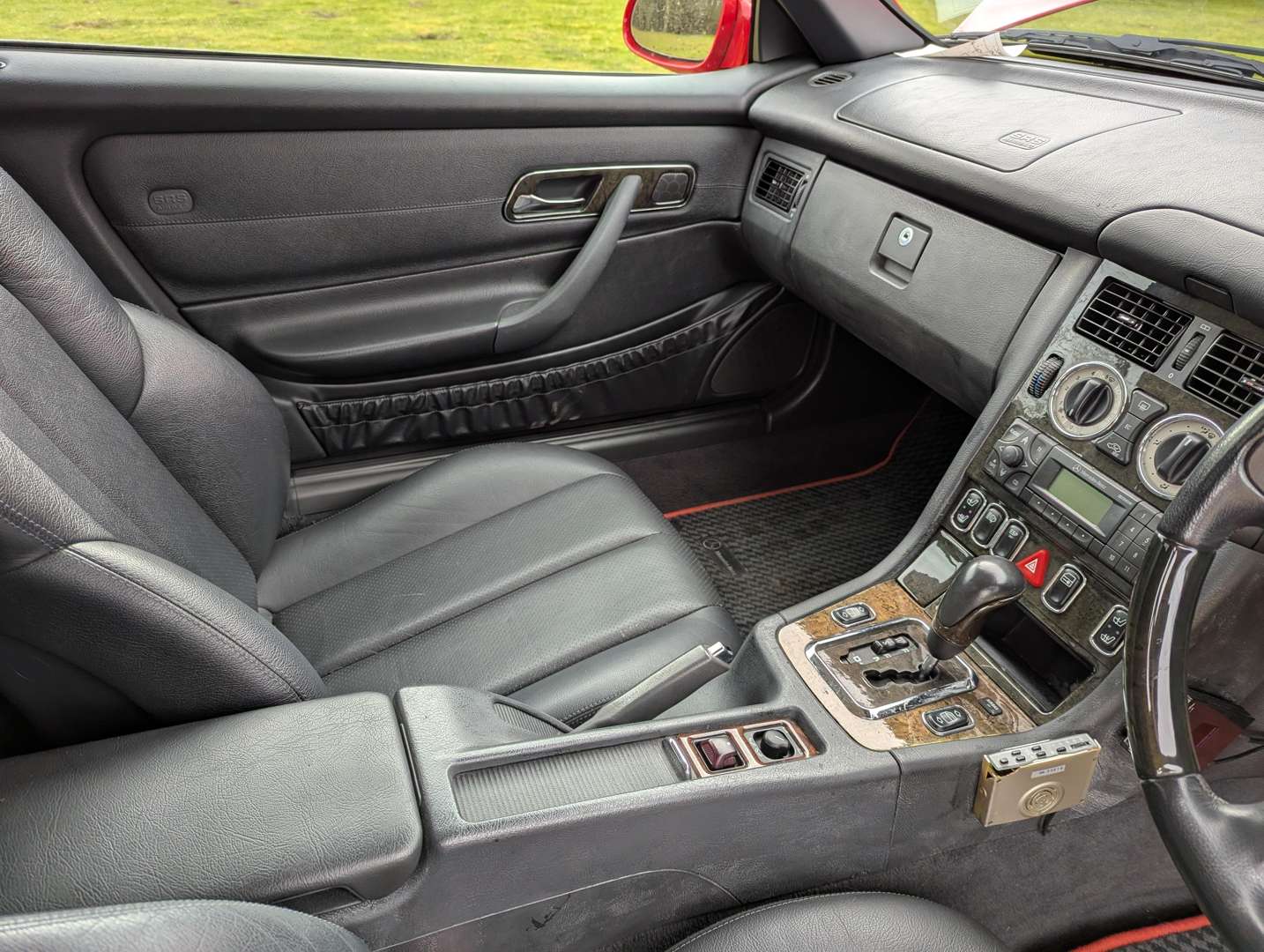 <p>2002 MERCEDES 320 SLK R170</p>