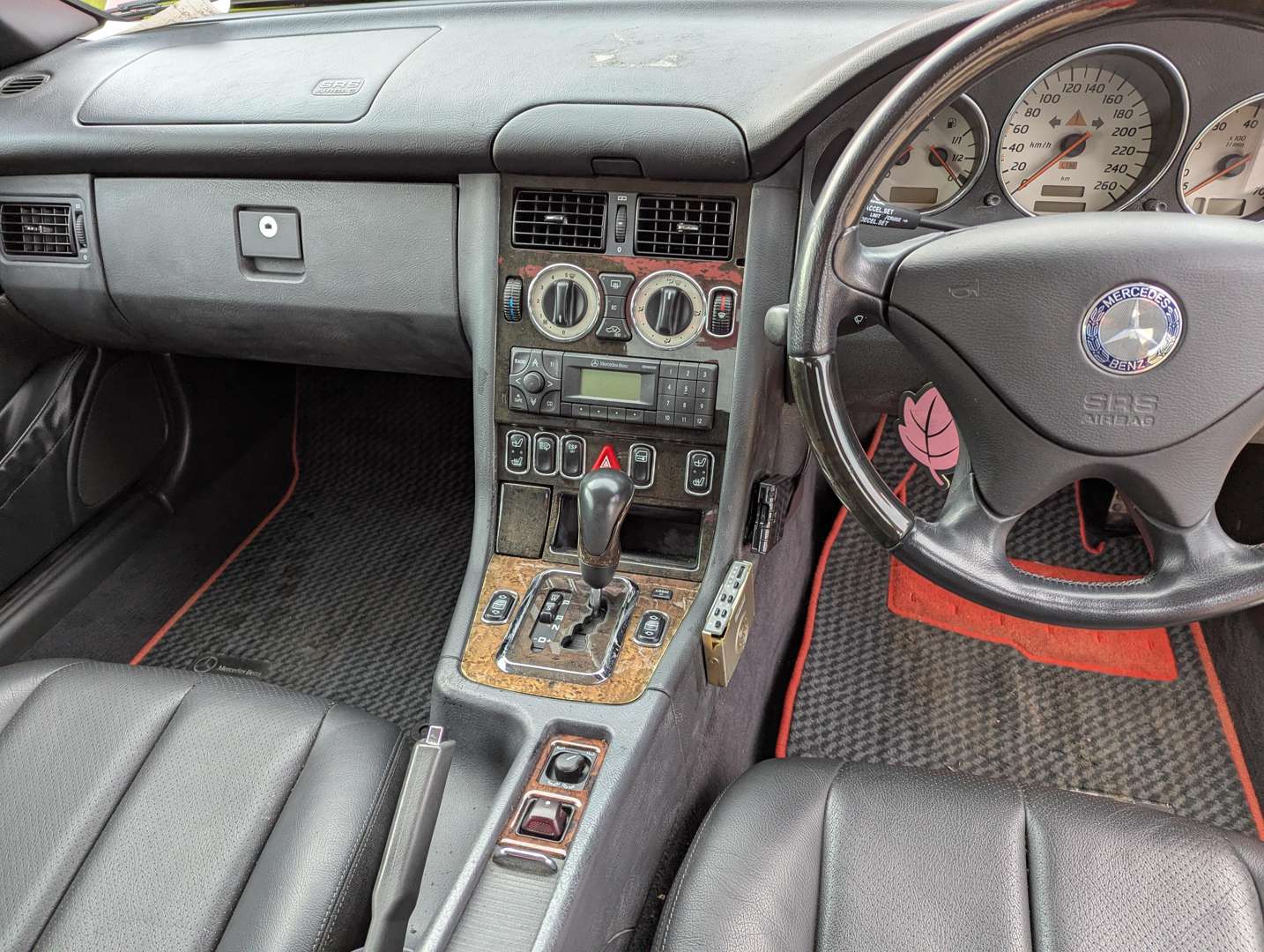 <p>2002 MERCEDES 320 SLK R170</p>