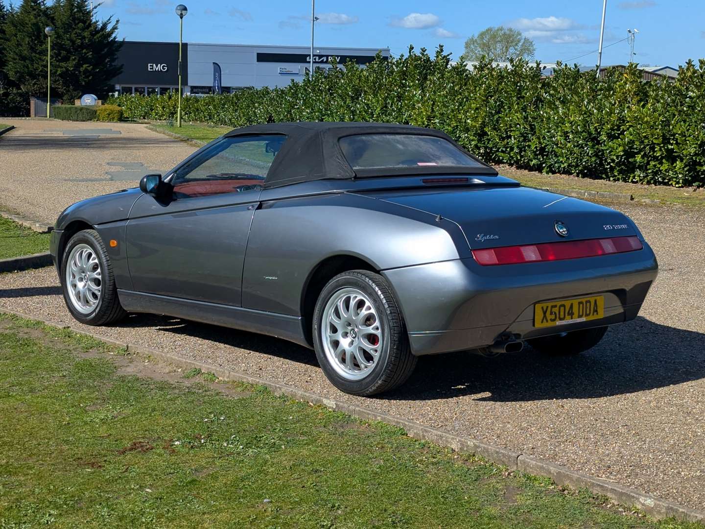 <p>2001 ALFA ROMEO SPIDER</p>