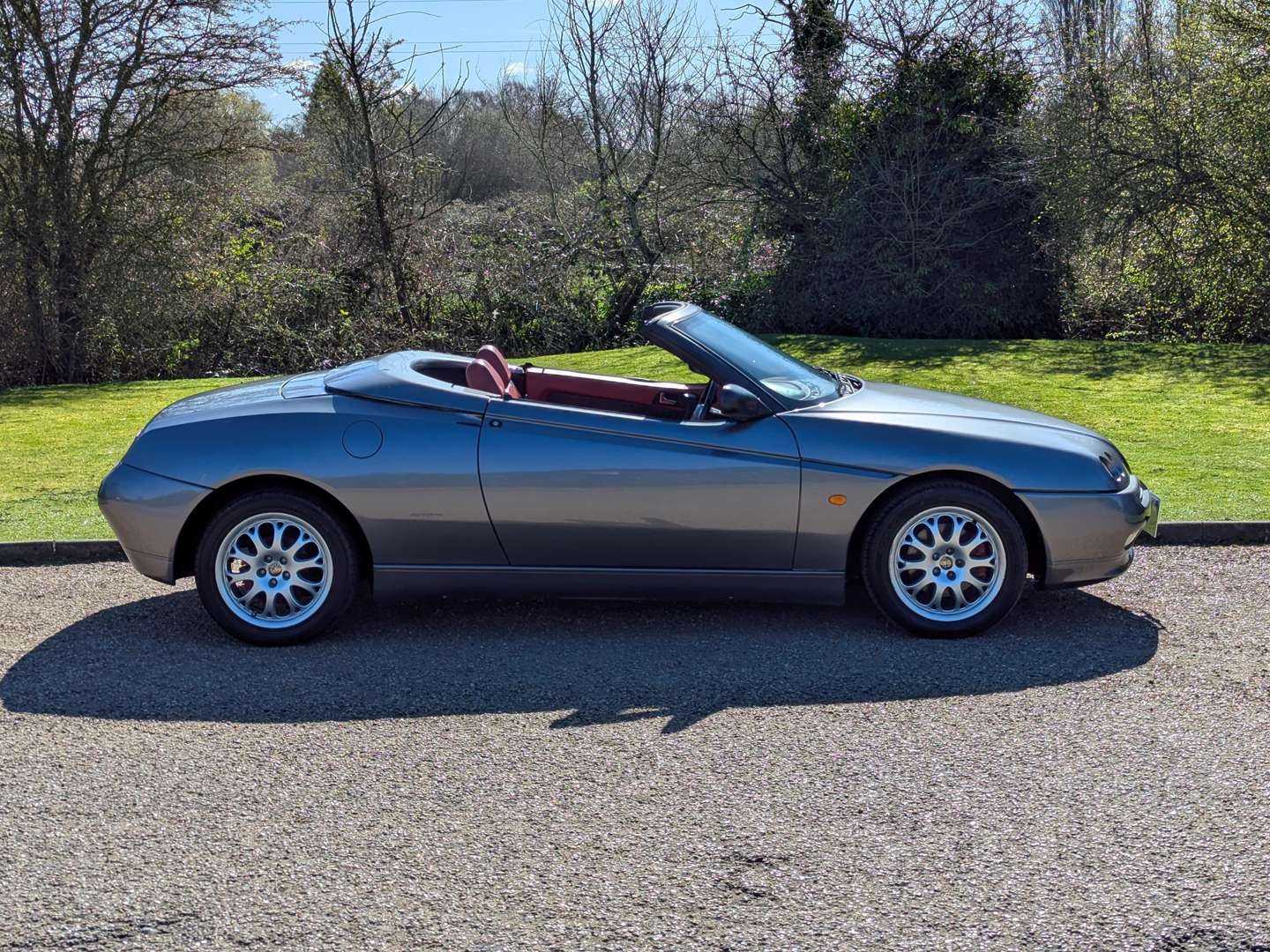 <p>2001 ALFA ROMEO SPIDER</p>