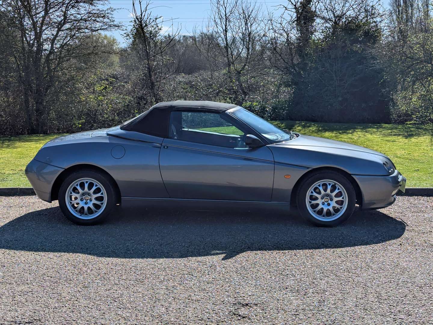 <p>2001 ALFA ROMEO SPIDER</p>