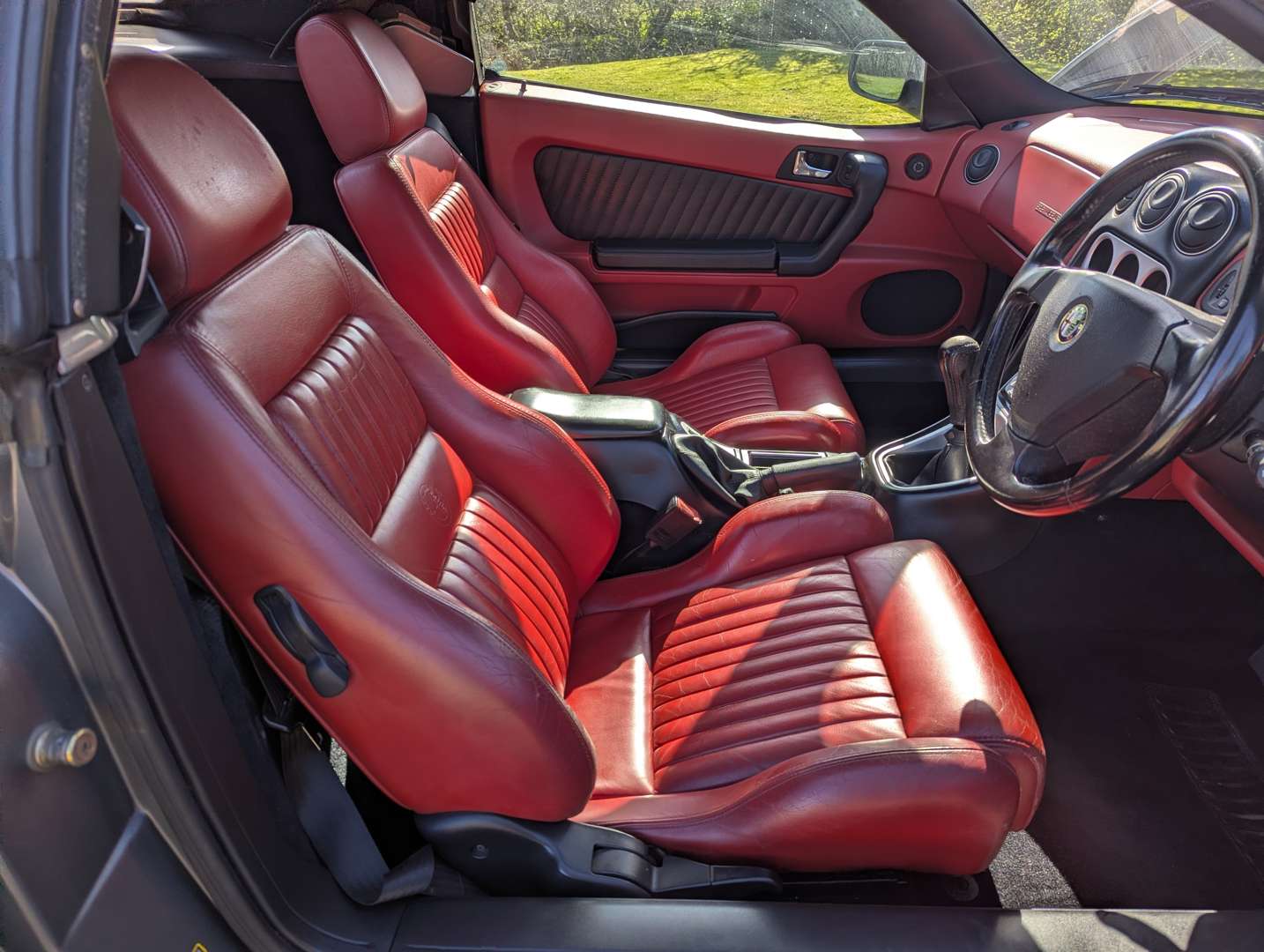 <p>2001 ALFA ROMEO SPIDER</p>