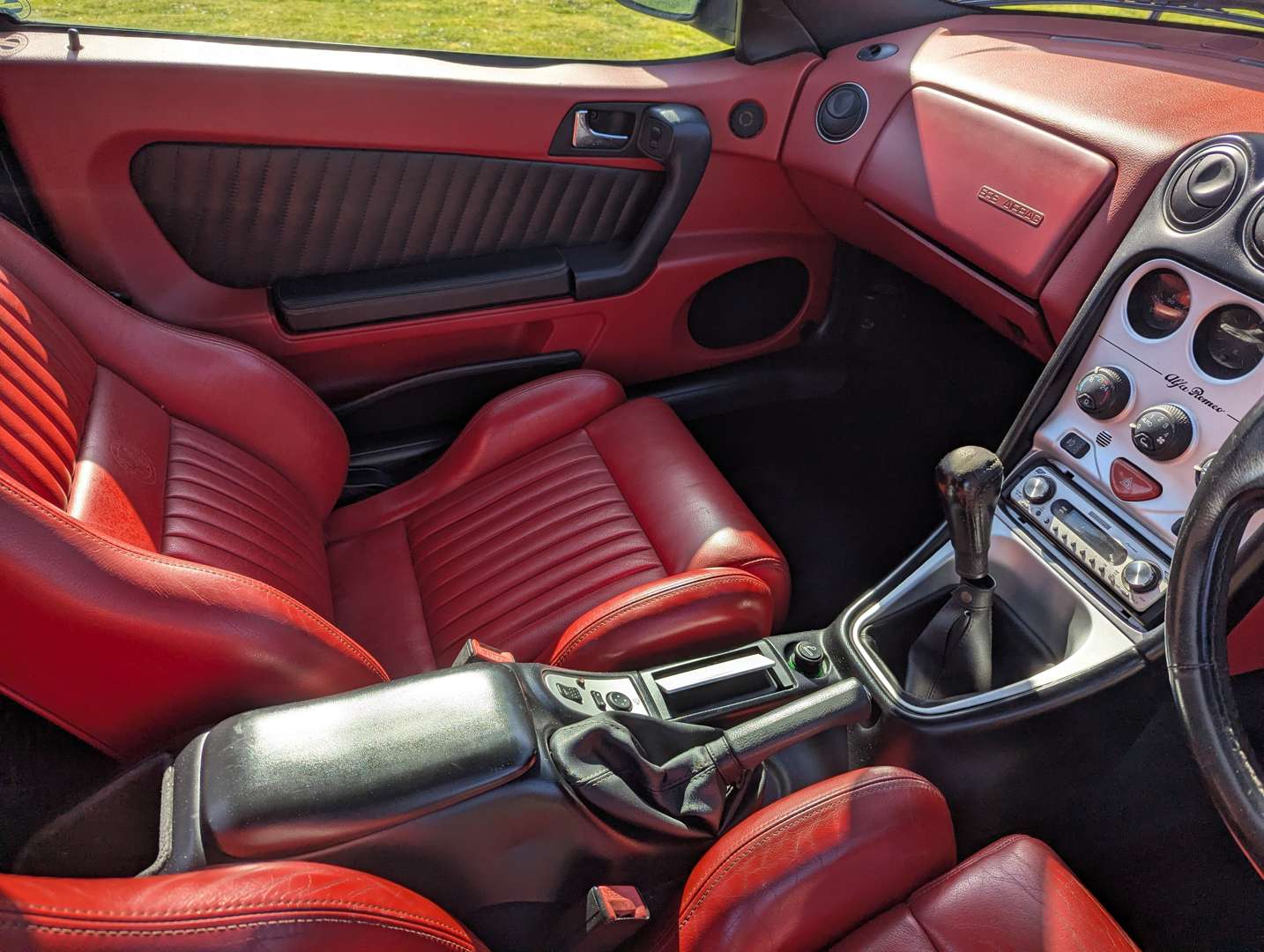 <p>2001 ALFA ROMEO SPIDER</p>