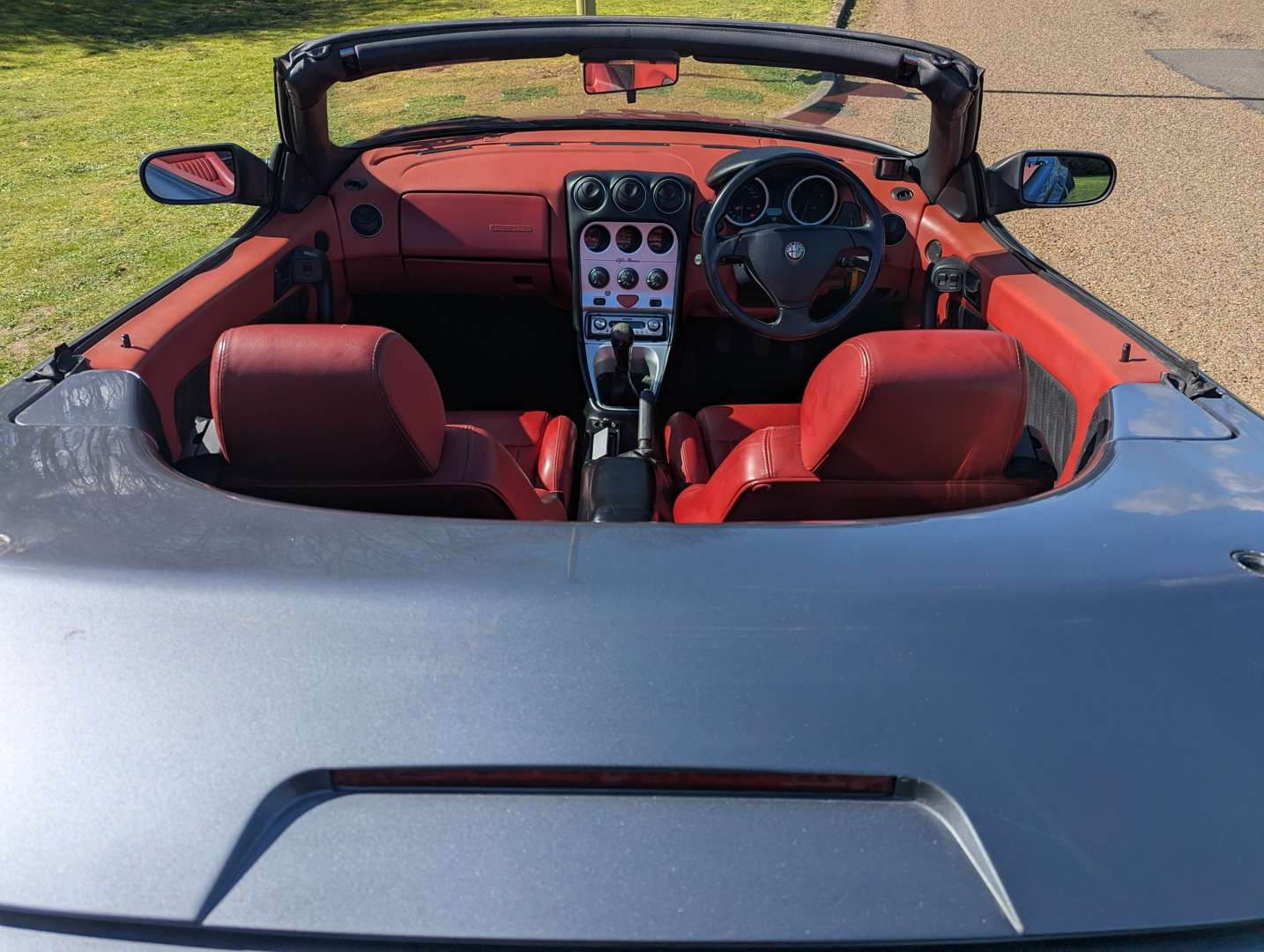 <p>2001 ALFA ROMEO SPIDER</p>