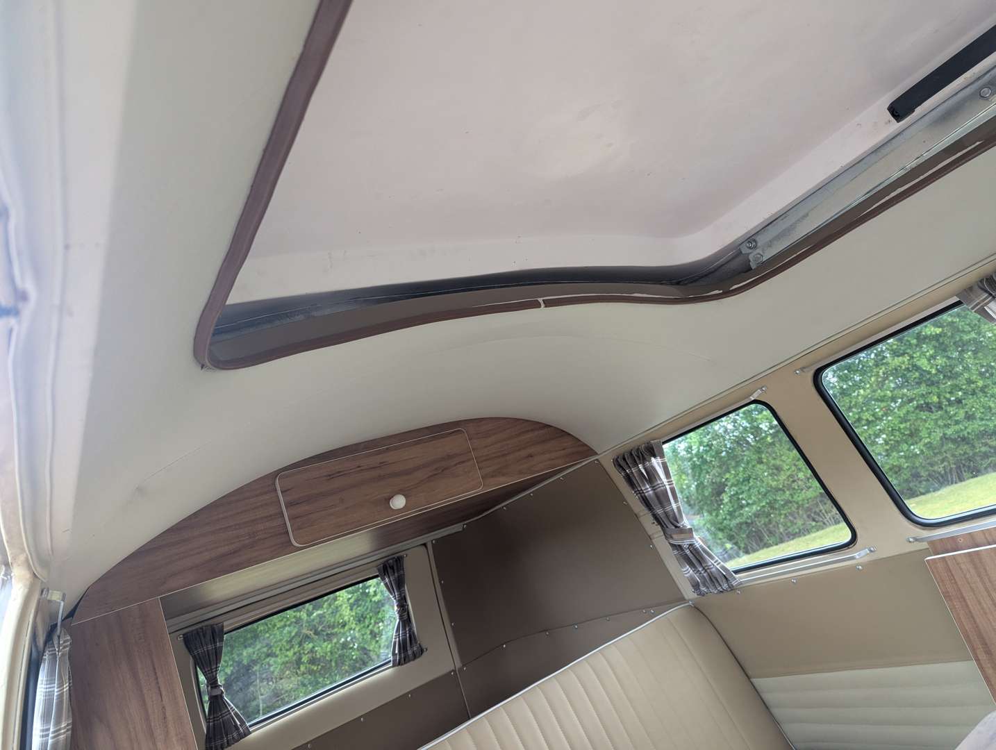 <p>1975 VW T2 CAMPER LHD</p>