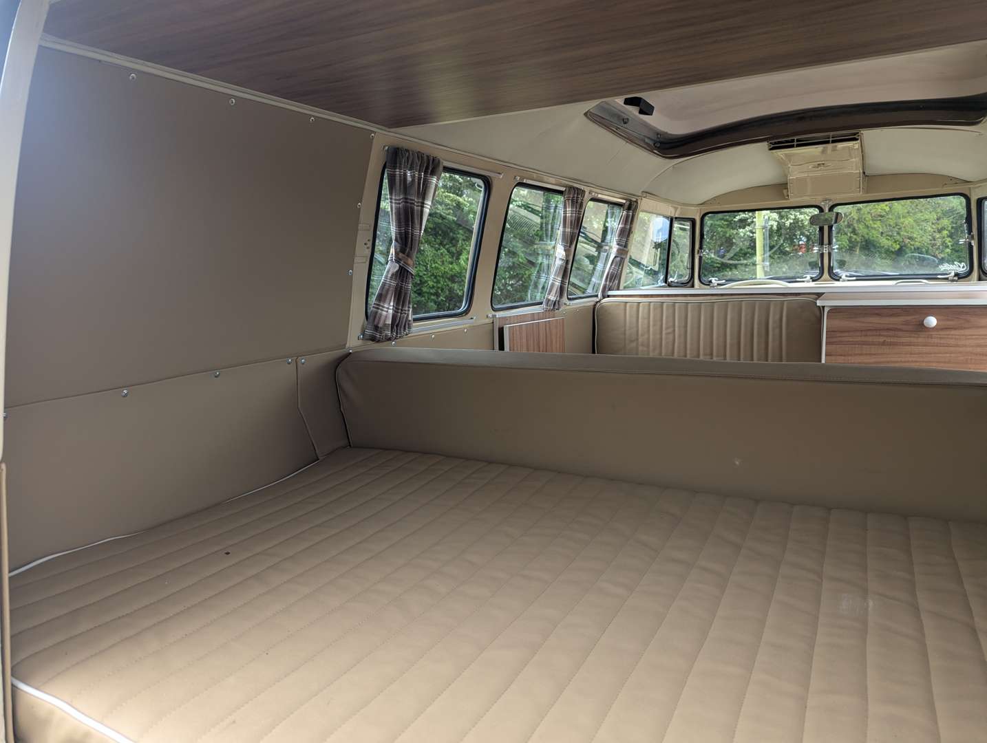 <p>1975 VW T2 CAMPER LHD</p>
