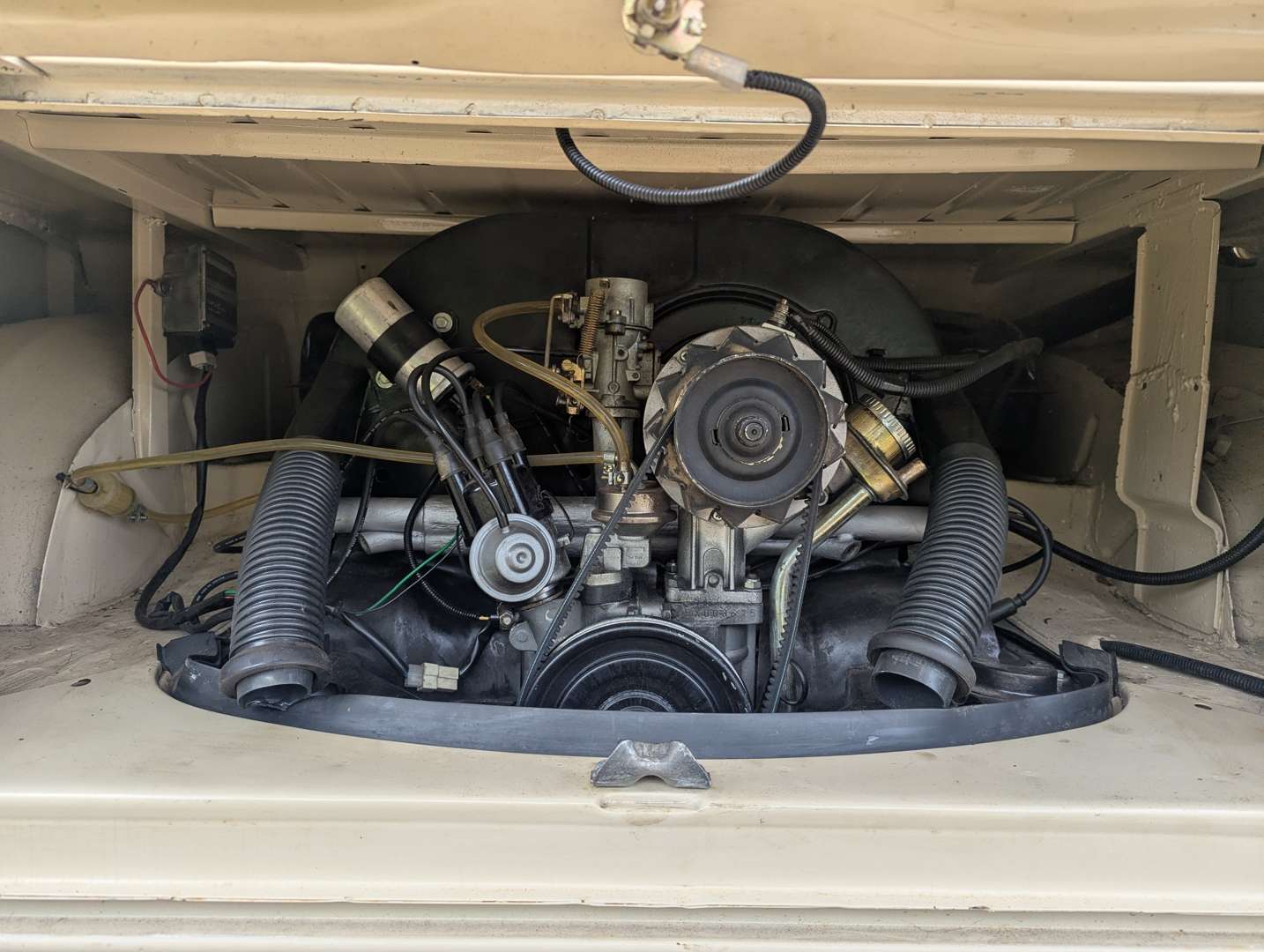 <p>1975 VW T2 CAMPER LHD</p>