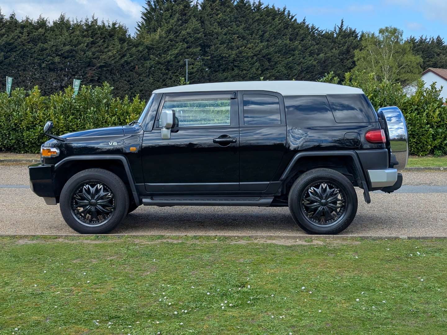 <p>2011 TOYOTA FJ CRUISER AUTO</p>