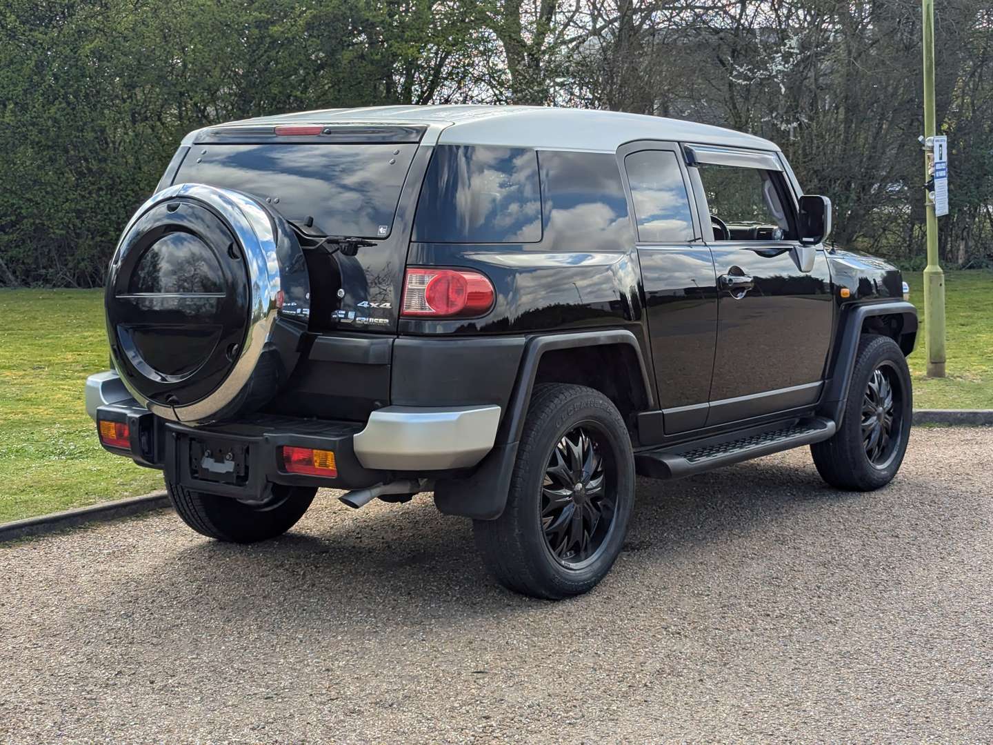 <p>2011 TOYOTA FJ CRUISER AUTO</p>